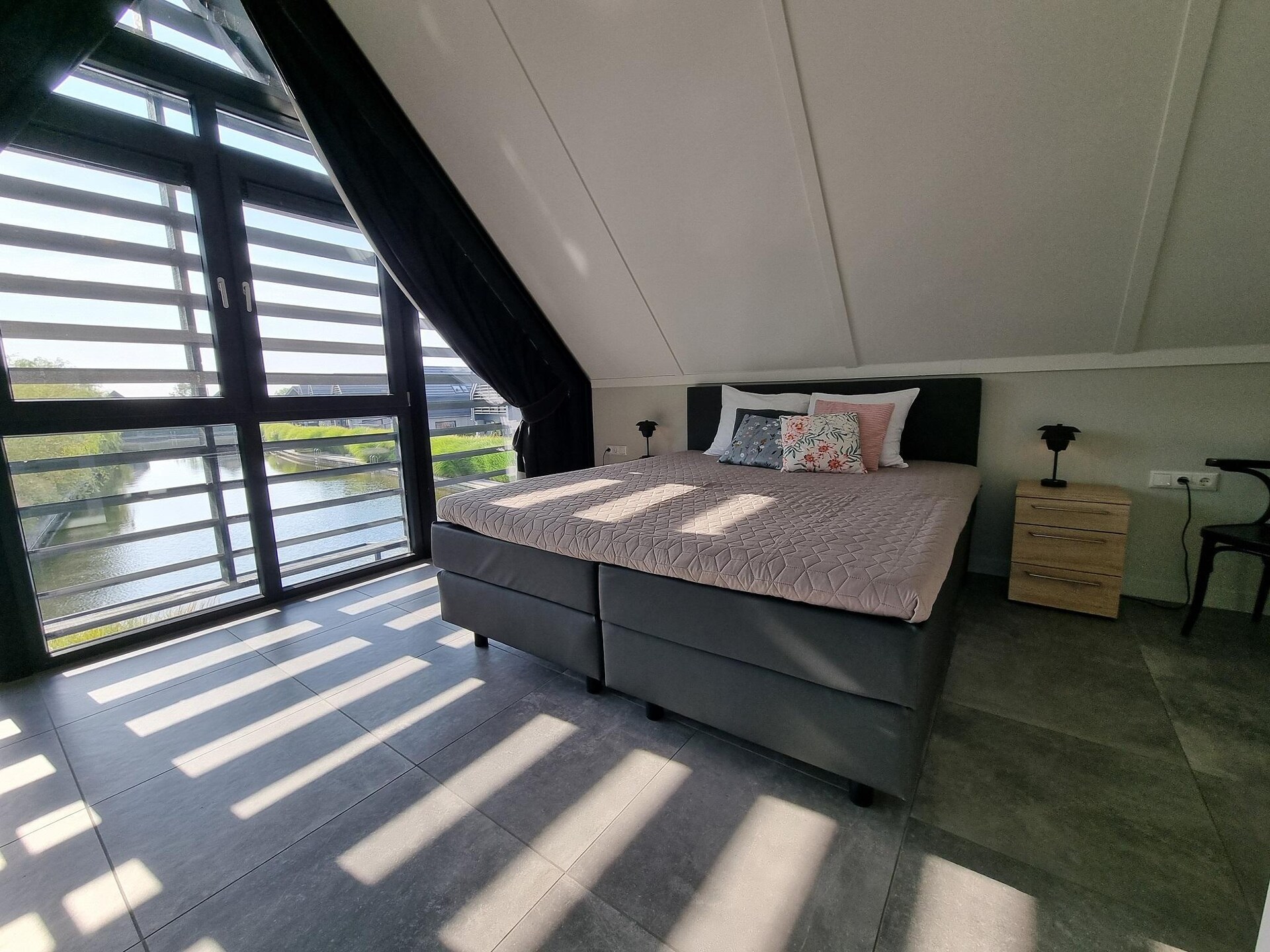 Watervilla Santjin: luxe verblijf aan het Slotermeer in Friesland - foto 13