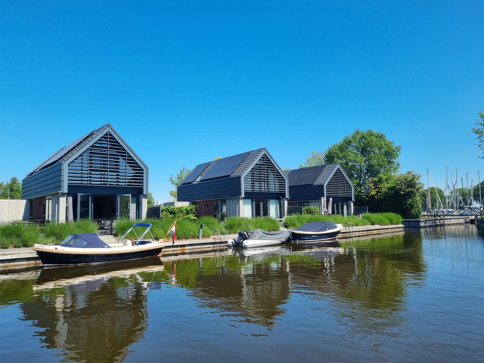 Watervilla Achttjin: Luxe aan het Slotermeer met privé-aanlegsteiger - foto 32