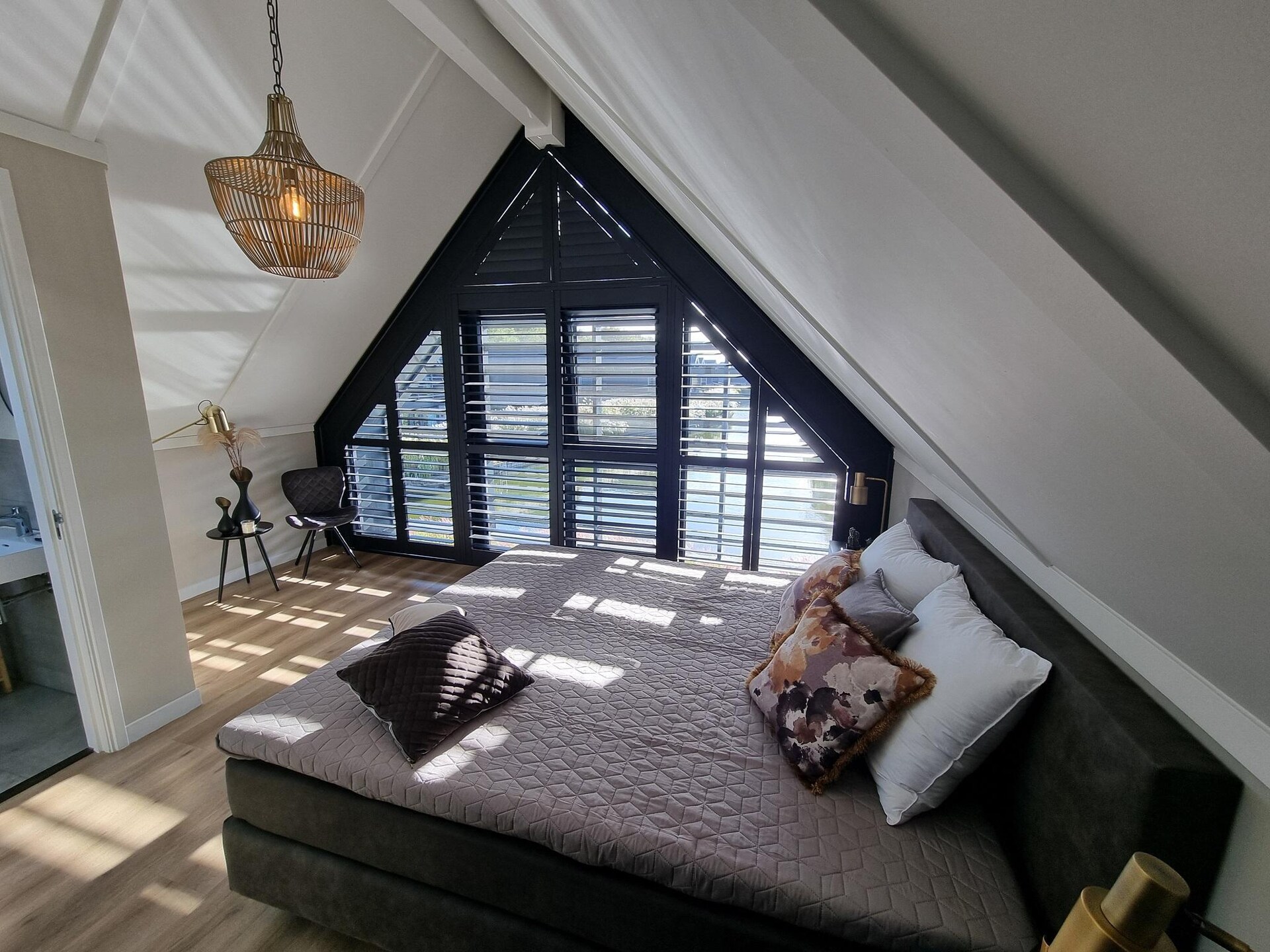 Watervilla Achttjin: Luxe aan het Slotermeer met privé-aanlegsteiger - foto 15