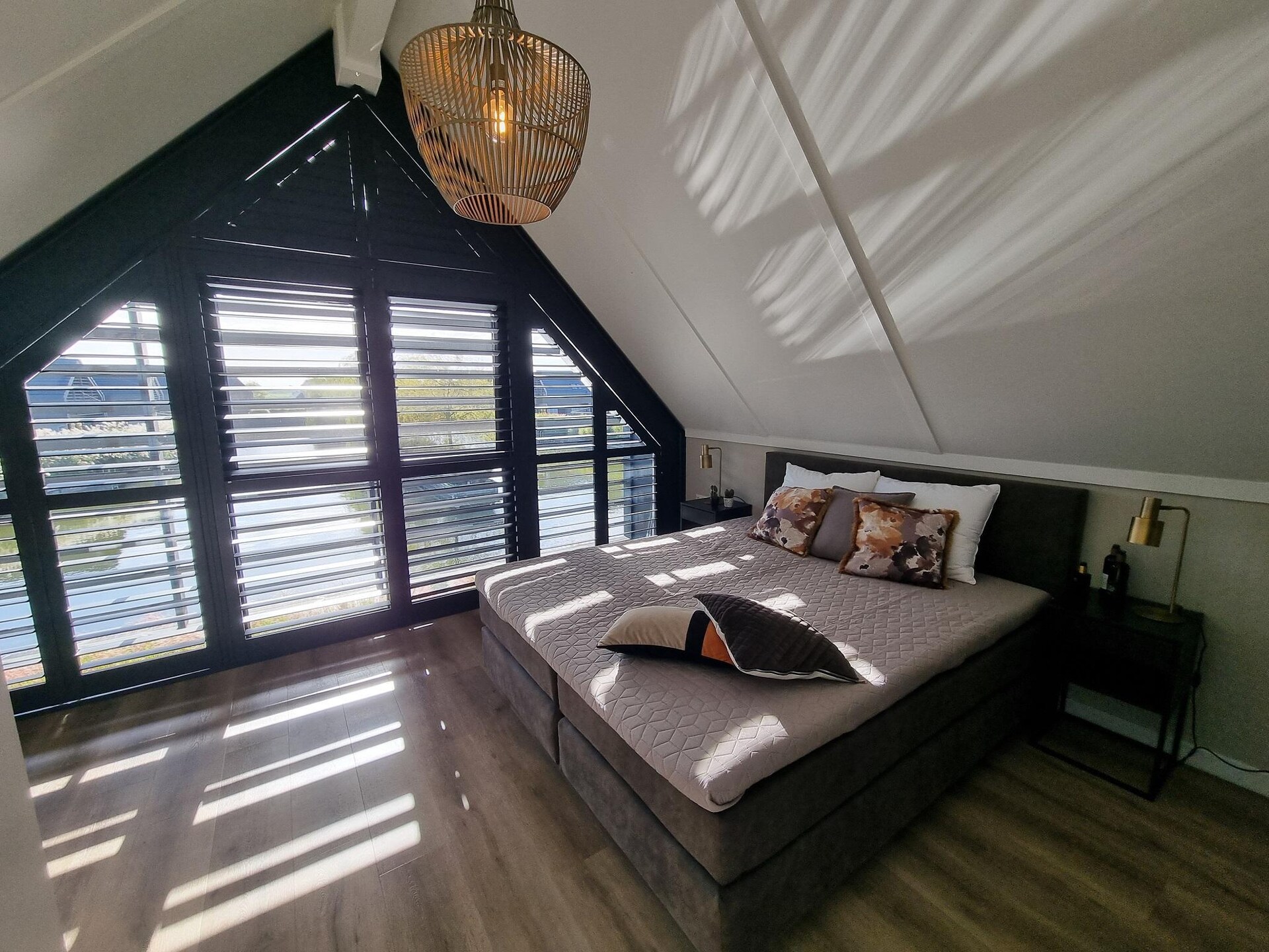 Watervilla Achttjin: Luxe aan het Slotermeer met privé-aanlegsteiger - foto 17