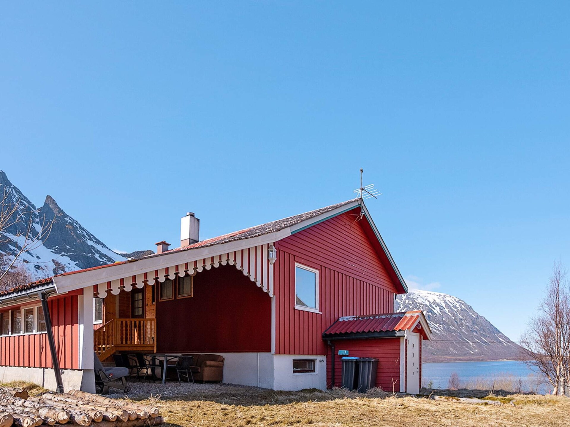 Gerenoveerd vakantiehuis met panoramisch fjordzicht op Austvågøya - foto 1