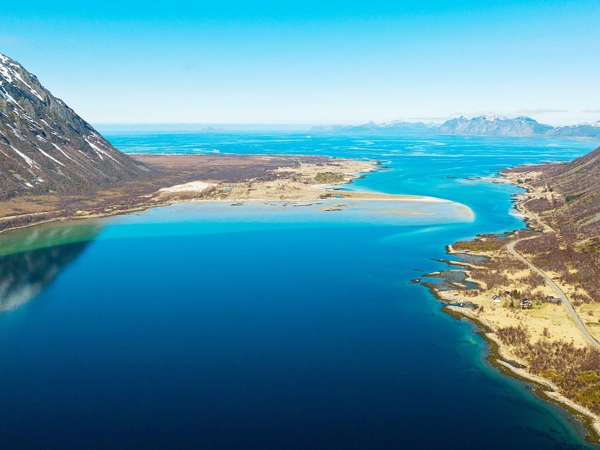 Gerenoveerd vakantiehuis met panoramisch fjordzicht op Austvågøya - foto 31