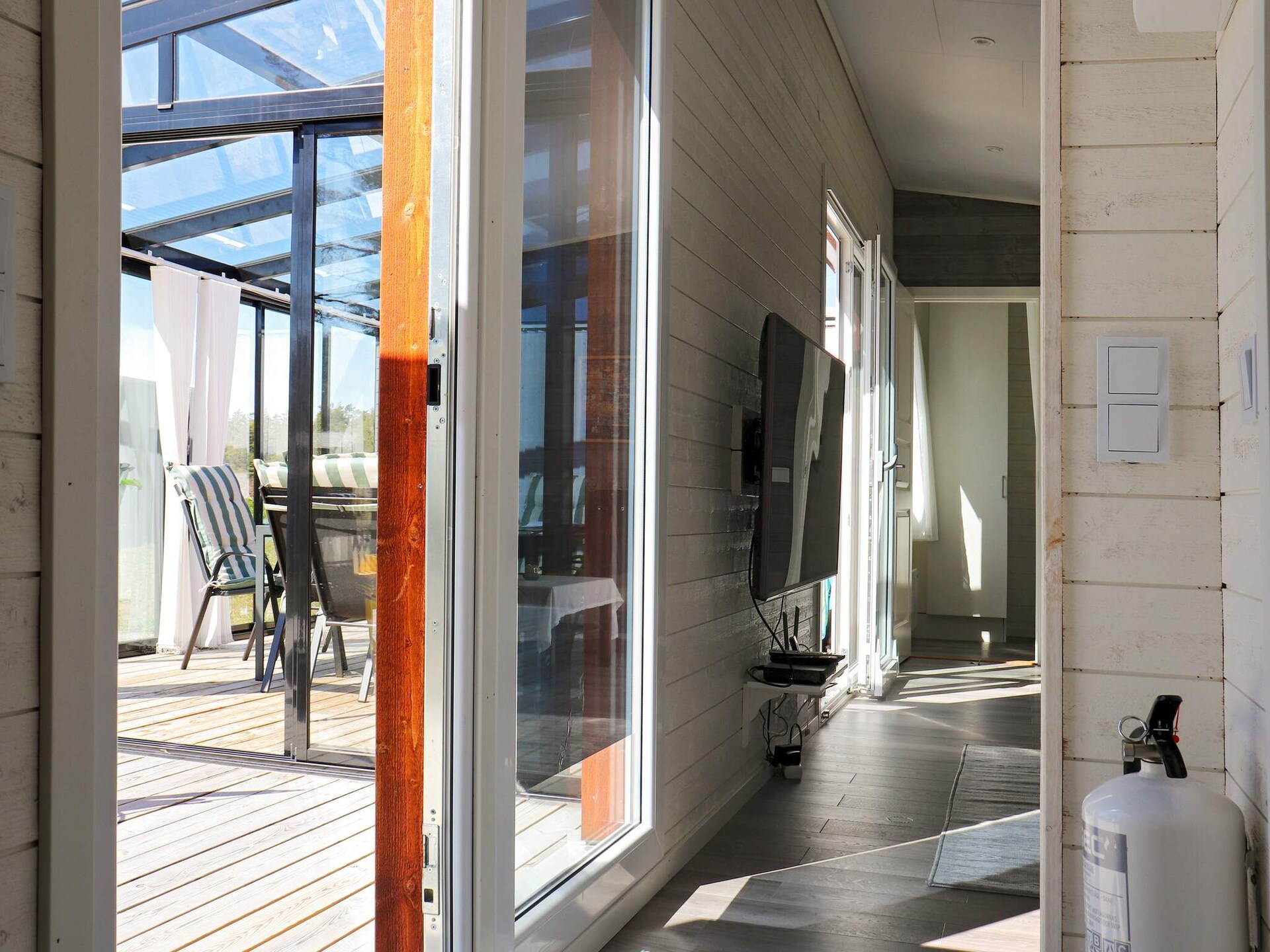 Modern vakantiehuis aan Vänernsee met golf en privé-dock in Värmland - foto 11