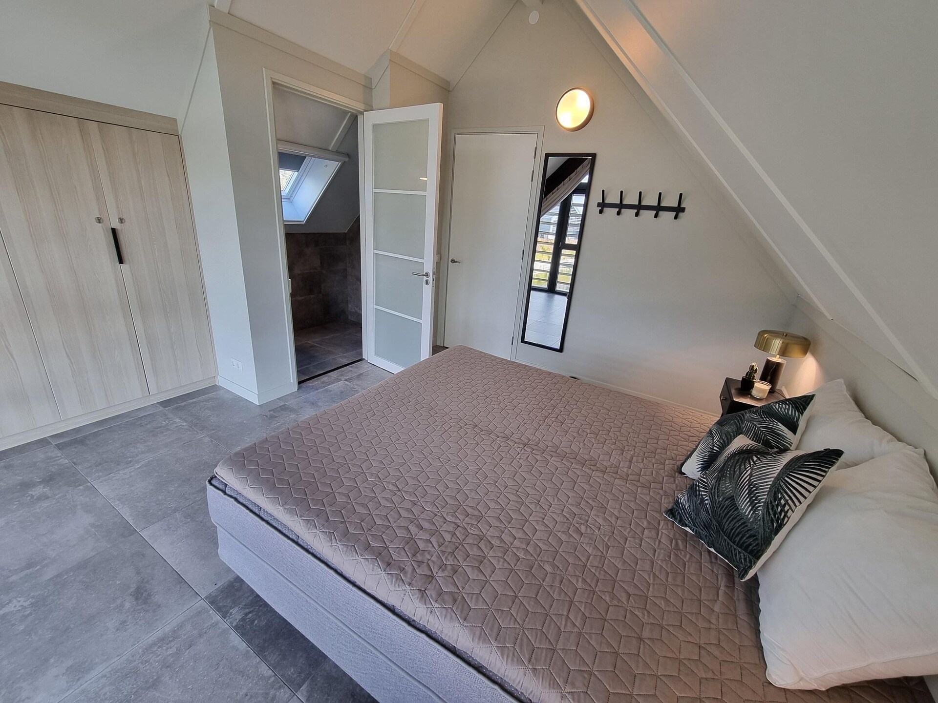 Watervilla Ien: Luxe verblijf met eigen aanlegsteiger aan Slotermeer - foto 11