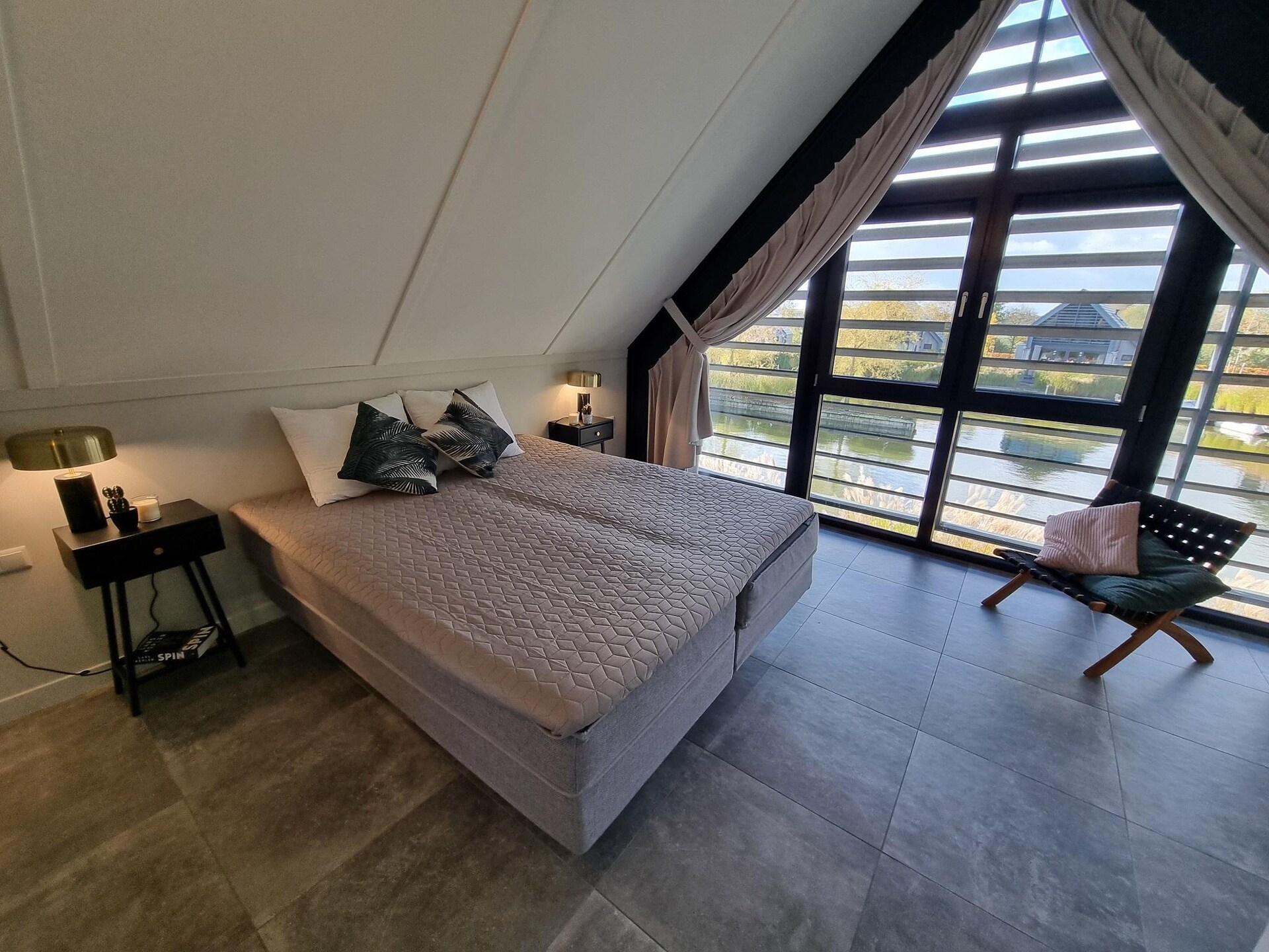 Watervilla Ien: Luxe verblijf met eigen aanlegsteiger aan Slotermeer - foto 12