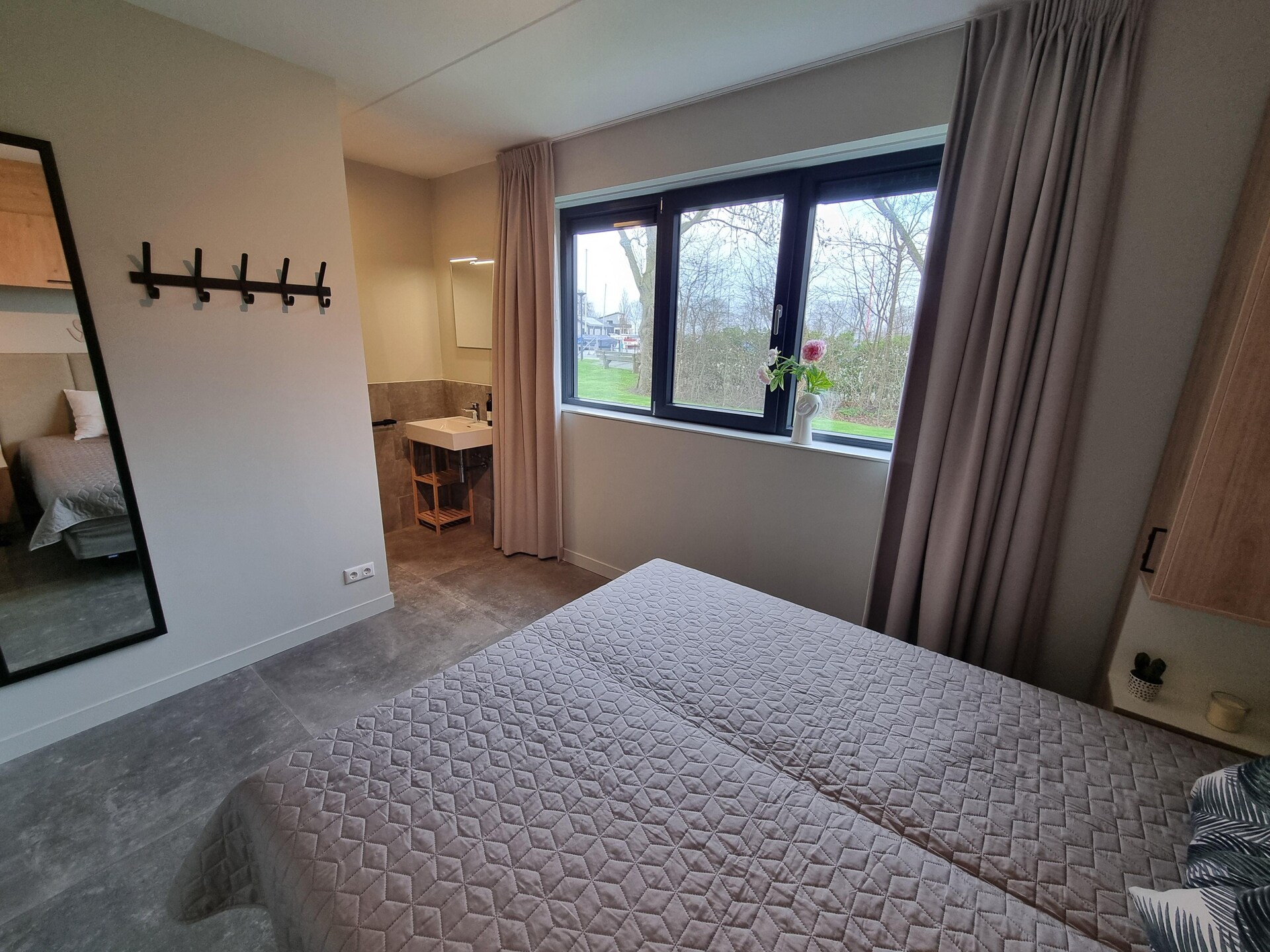 Watervilla Ien: Luxe verblijf met eigen aanlegsteiger aan Slotermeer - foto 18