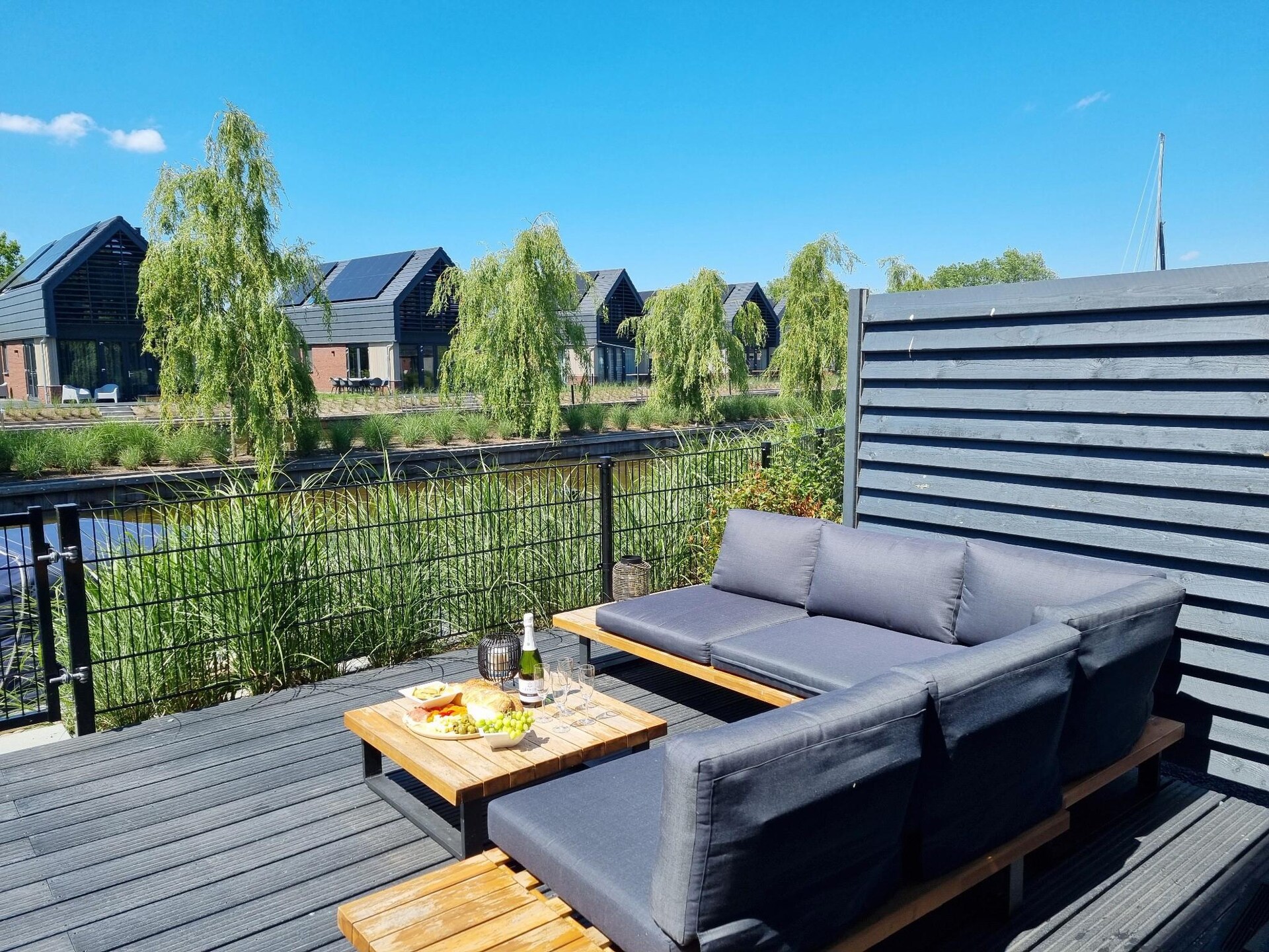 Watervilla Fiif: luxe familieverblijf direct aan het Slotermeer - foto 2
