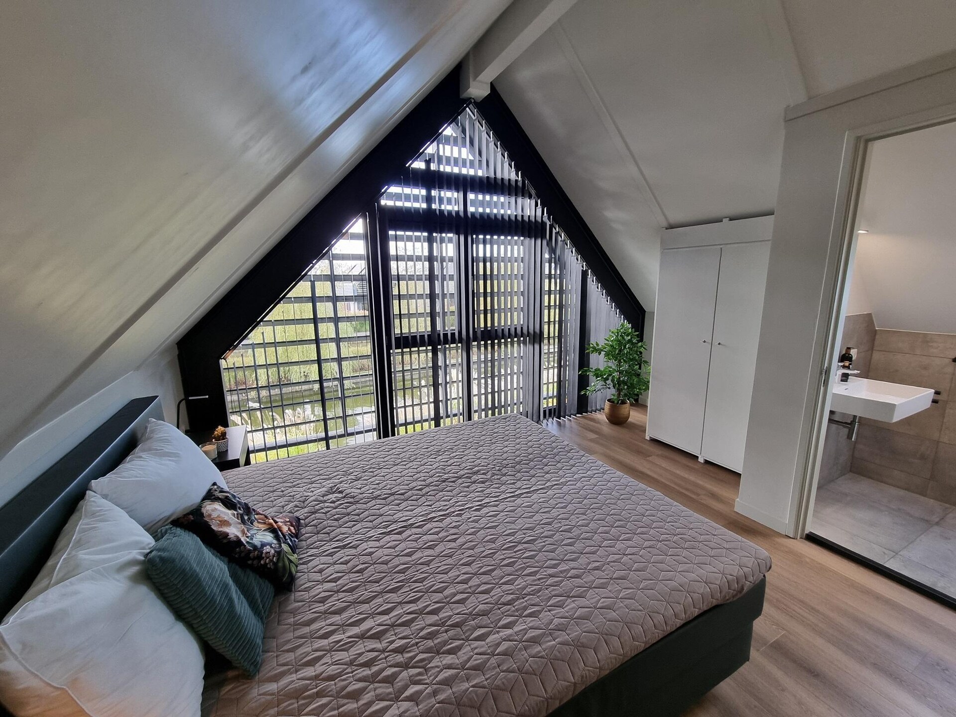 Watervilla Fiif: luxe familieverblijf direct aan het Slotermeer - foto 16