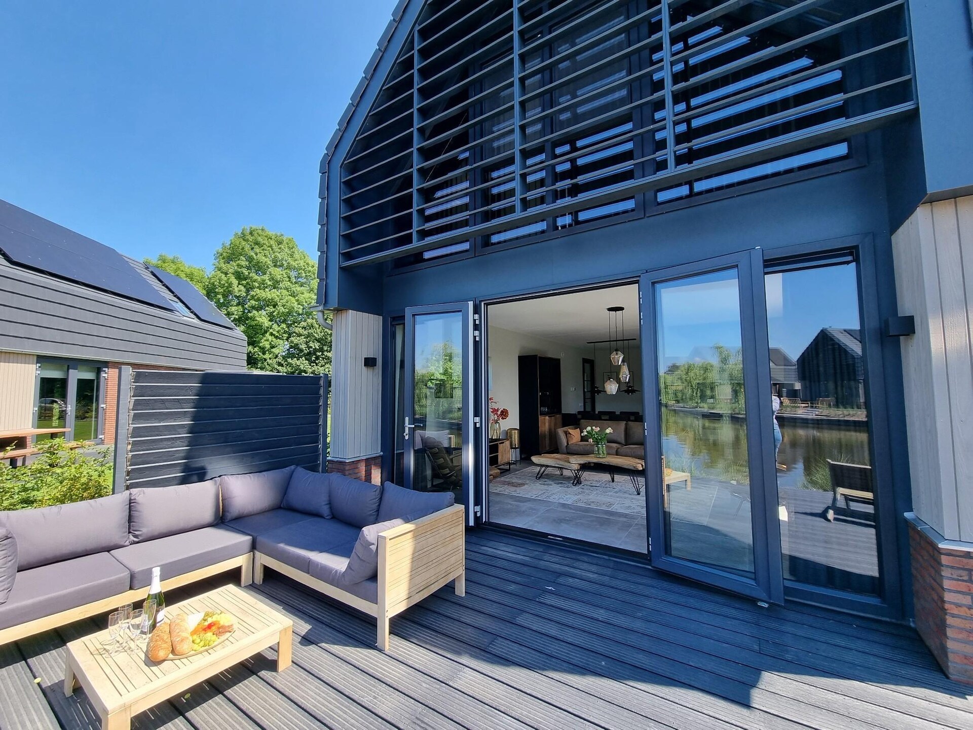 Luxe watervilla aan Slotermeer in Balk – 8 personen, eigen aanlegsteiger - foto 2