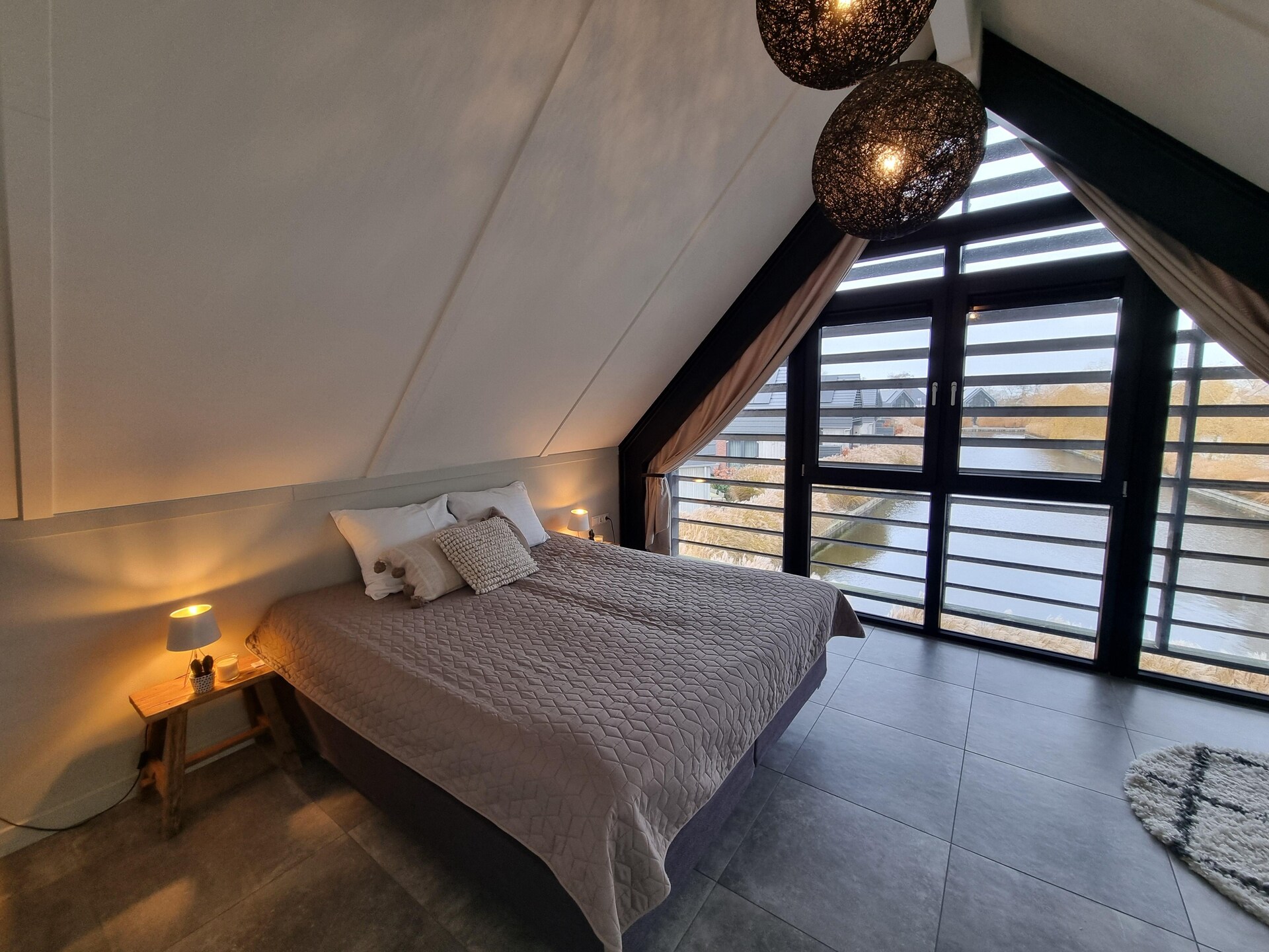 Watervilla Njoggen – Luxe vakantiehuis met aanlegsteiger aan het Slotermeer - foto 16