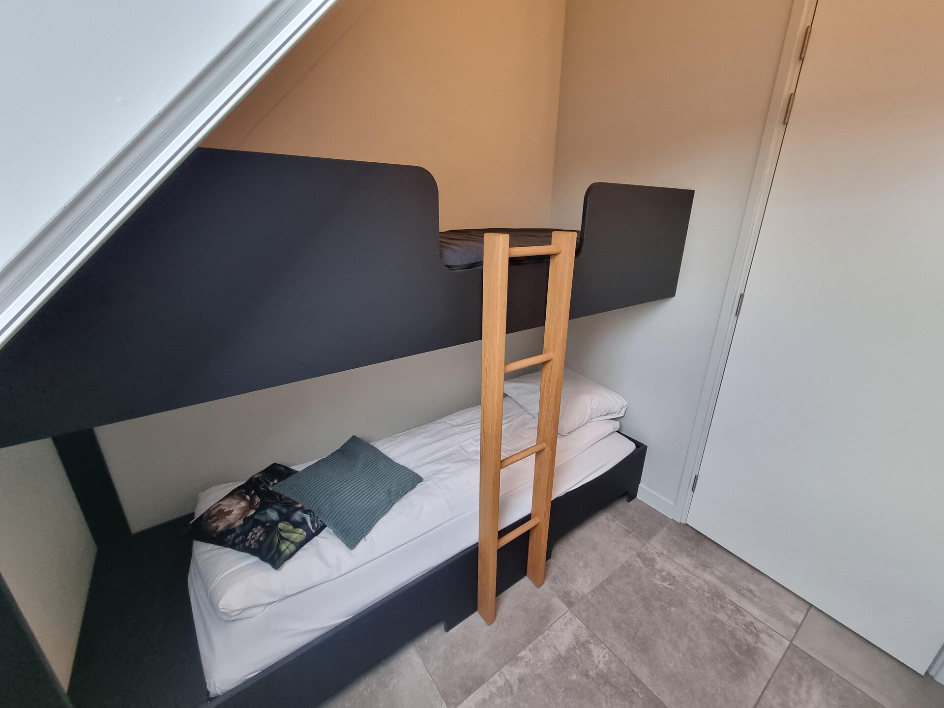 Watervilla Njoggen – Luxe vakantiehuis met aanlegsteiger aan het Slotermeer - foto 21