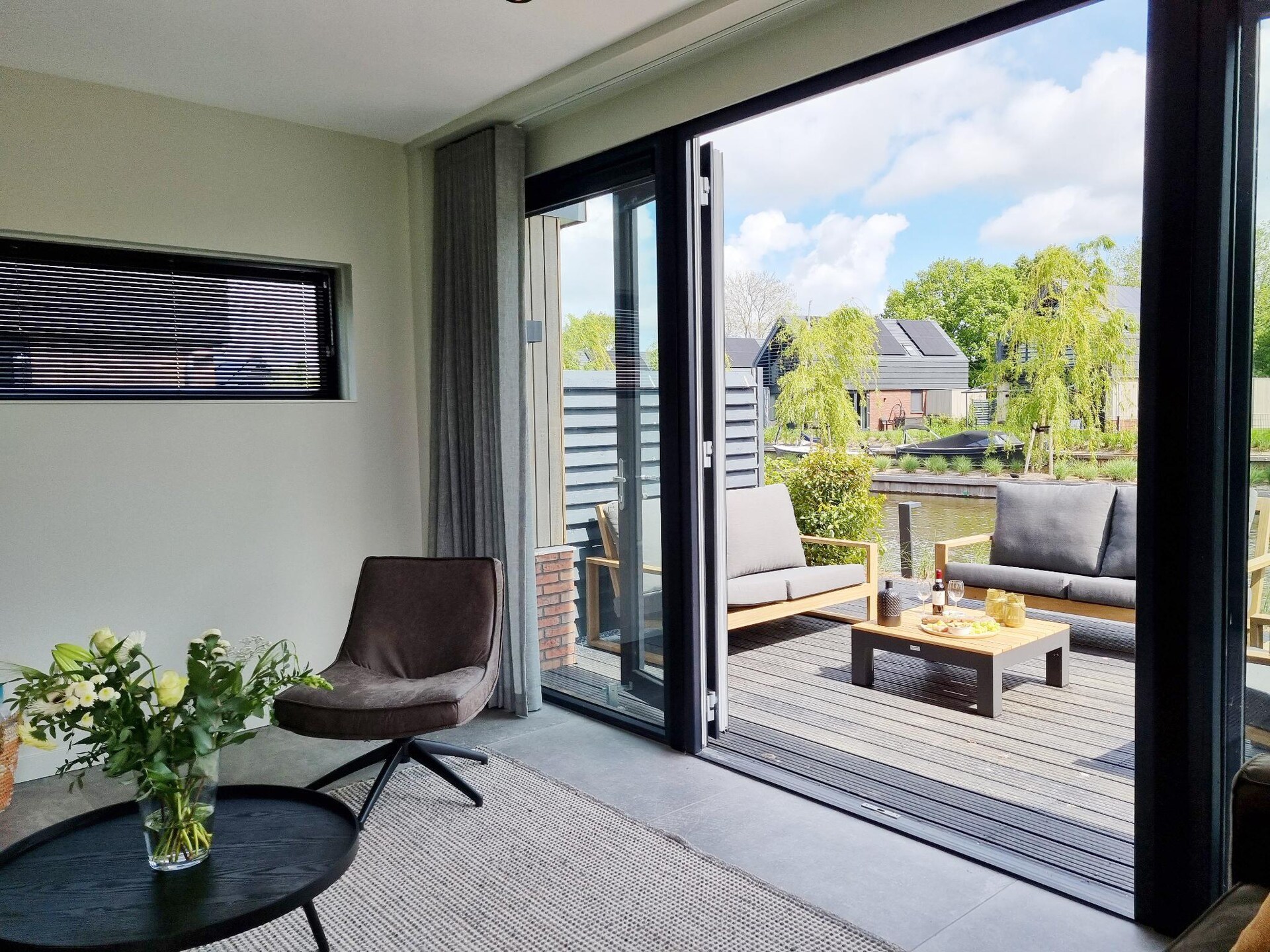 Watervilla Tsien: luxe verblijf met eigen aanlegsteiger aan het Slotermeer - foto 3