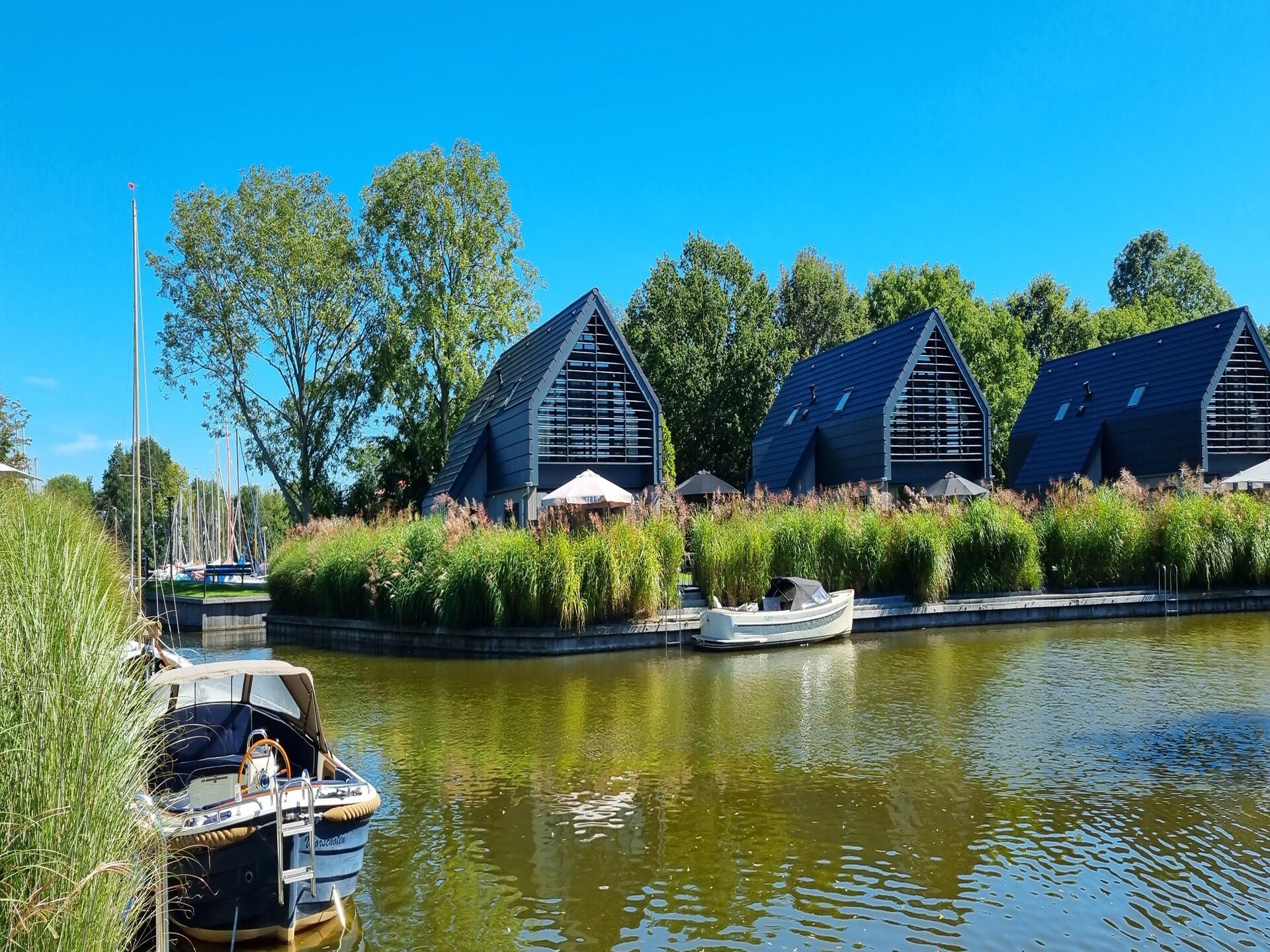 Watervilla Tsien: luxe verblijf met eigen aanlegsteiger aan het Slotermeer - foto 30