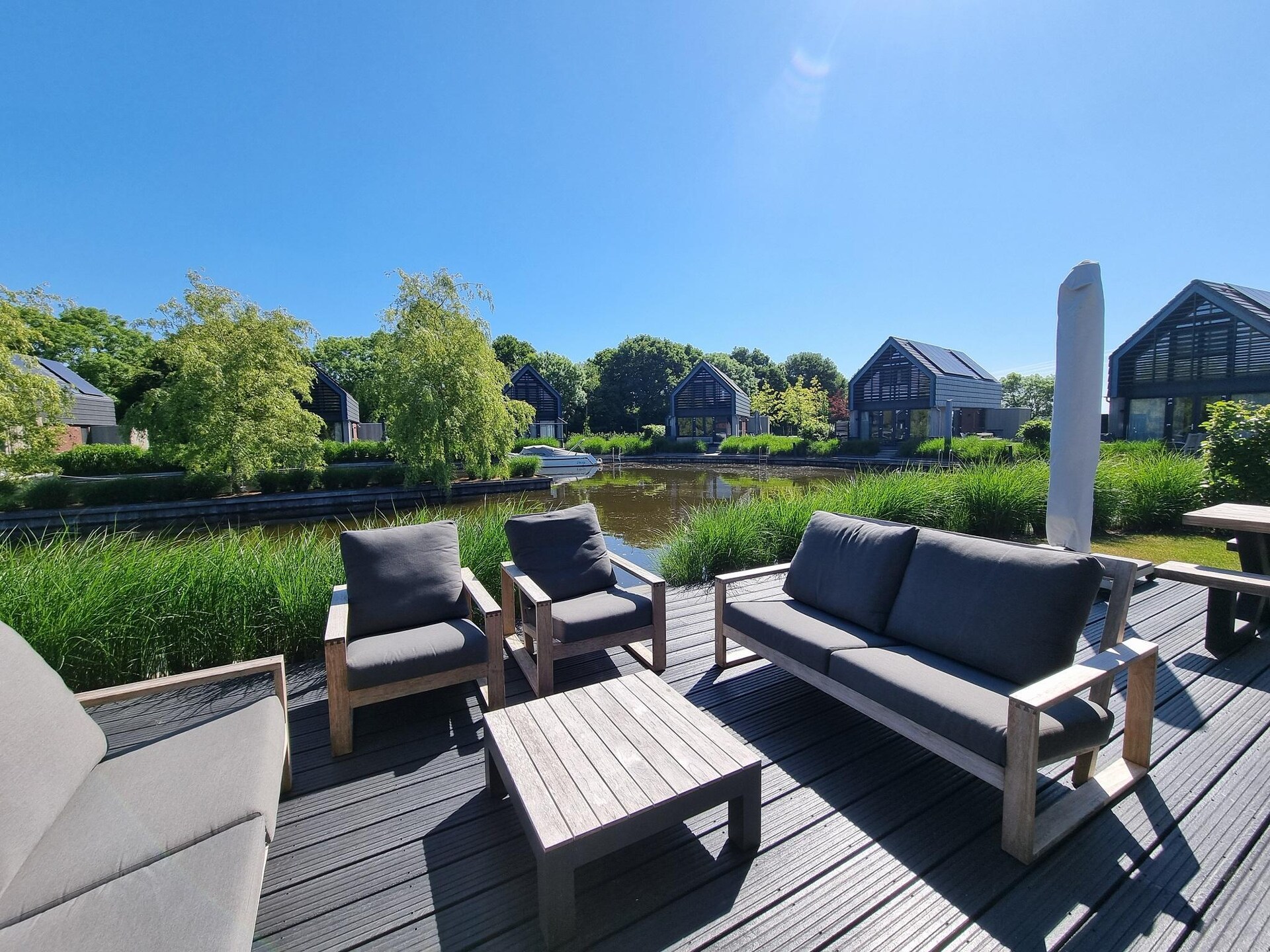 Watervilla Tsien: luxe verblijf met eigen aanlegsteiger aan het Slotermeer - foto 19