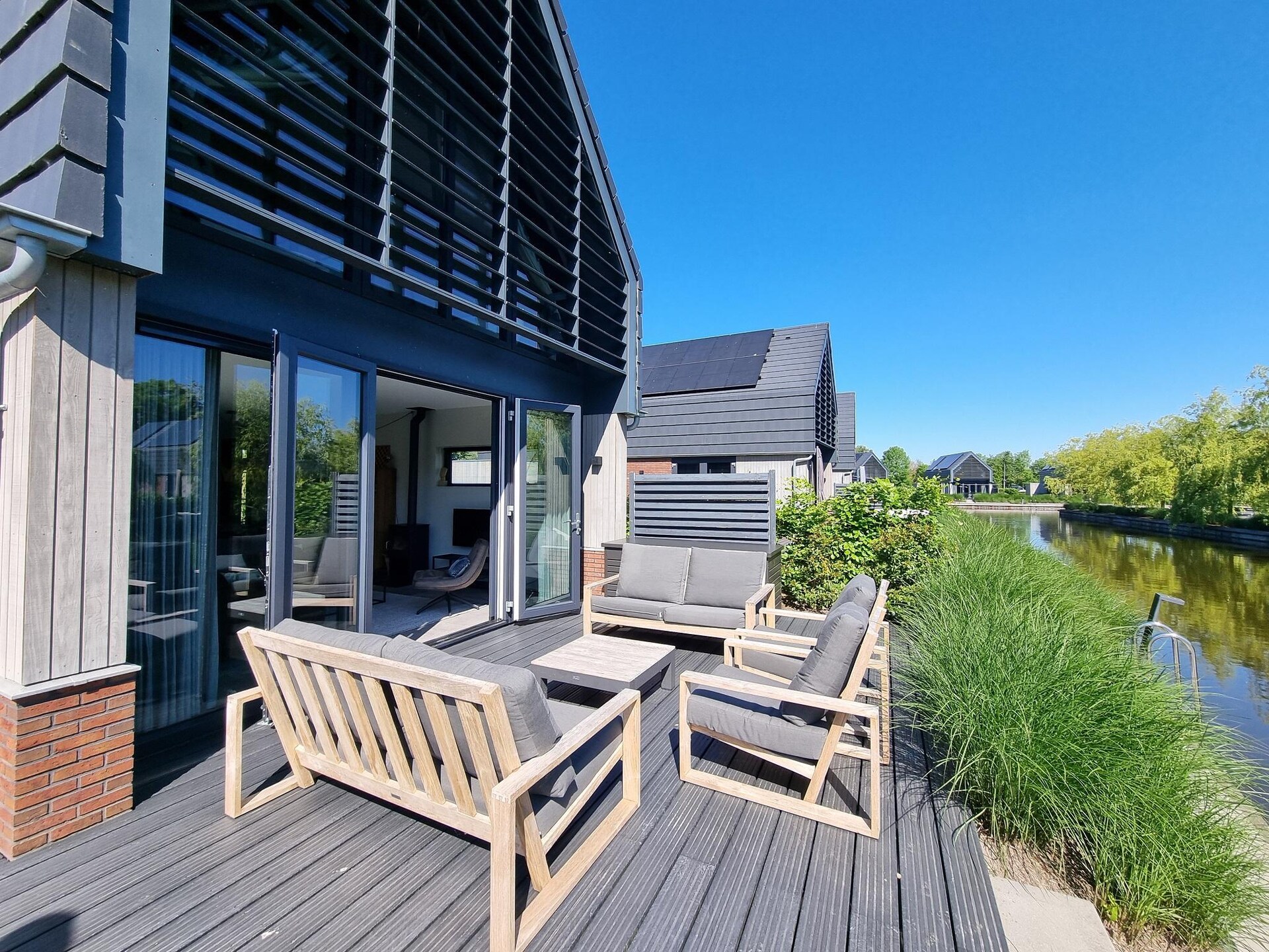 Watervilla Tsien: luxe verblijf met eigen aanlegsteiger aan het Slotermeer - foto 20