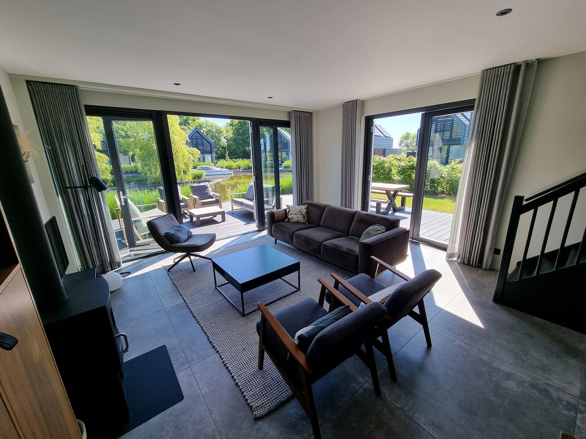 Watervilla Tsien: luxe verblijf met eigen aanlegsteiger aan het Slotermeer - foto 4