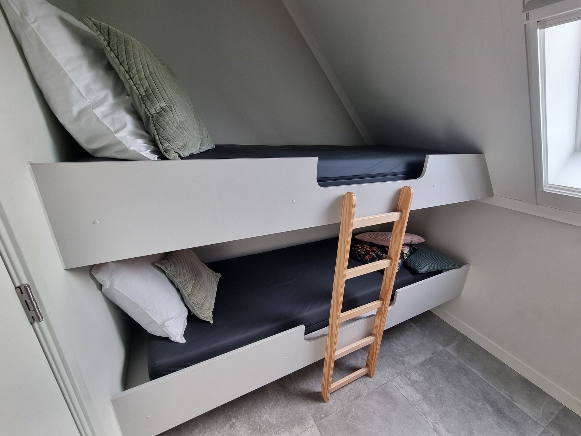 Watervilla Tsien: luxe verblijf met eigen aanlegsteiger aan het Slotermeer - foto 15