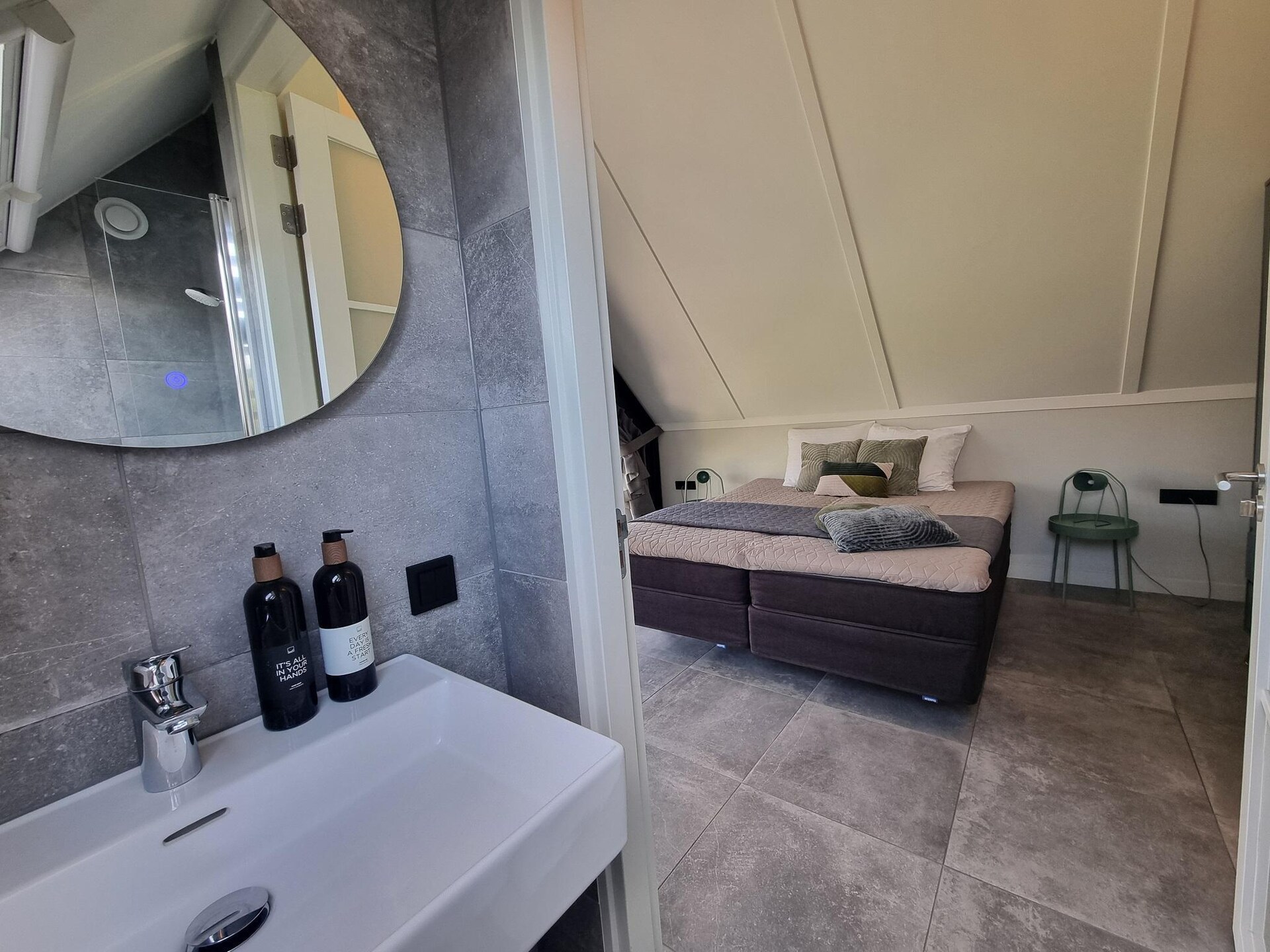 Watervilla Tsien: luxe verblijf met eigen aanlegsteiger aan het Slotermeer - foto 14