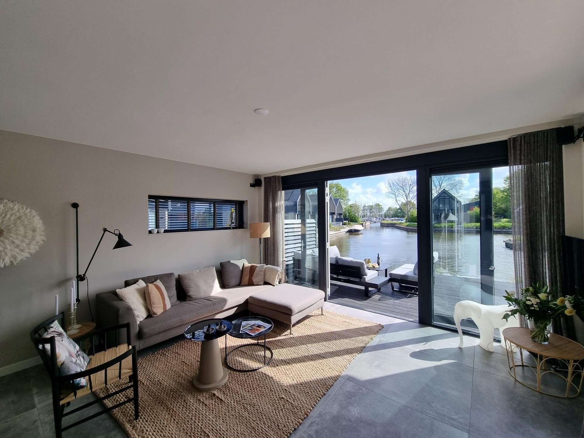 Watervilla Fiiftjin: luxe verblijf met aanlegsteiger aan het Slotermeer - foto 7