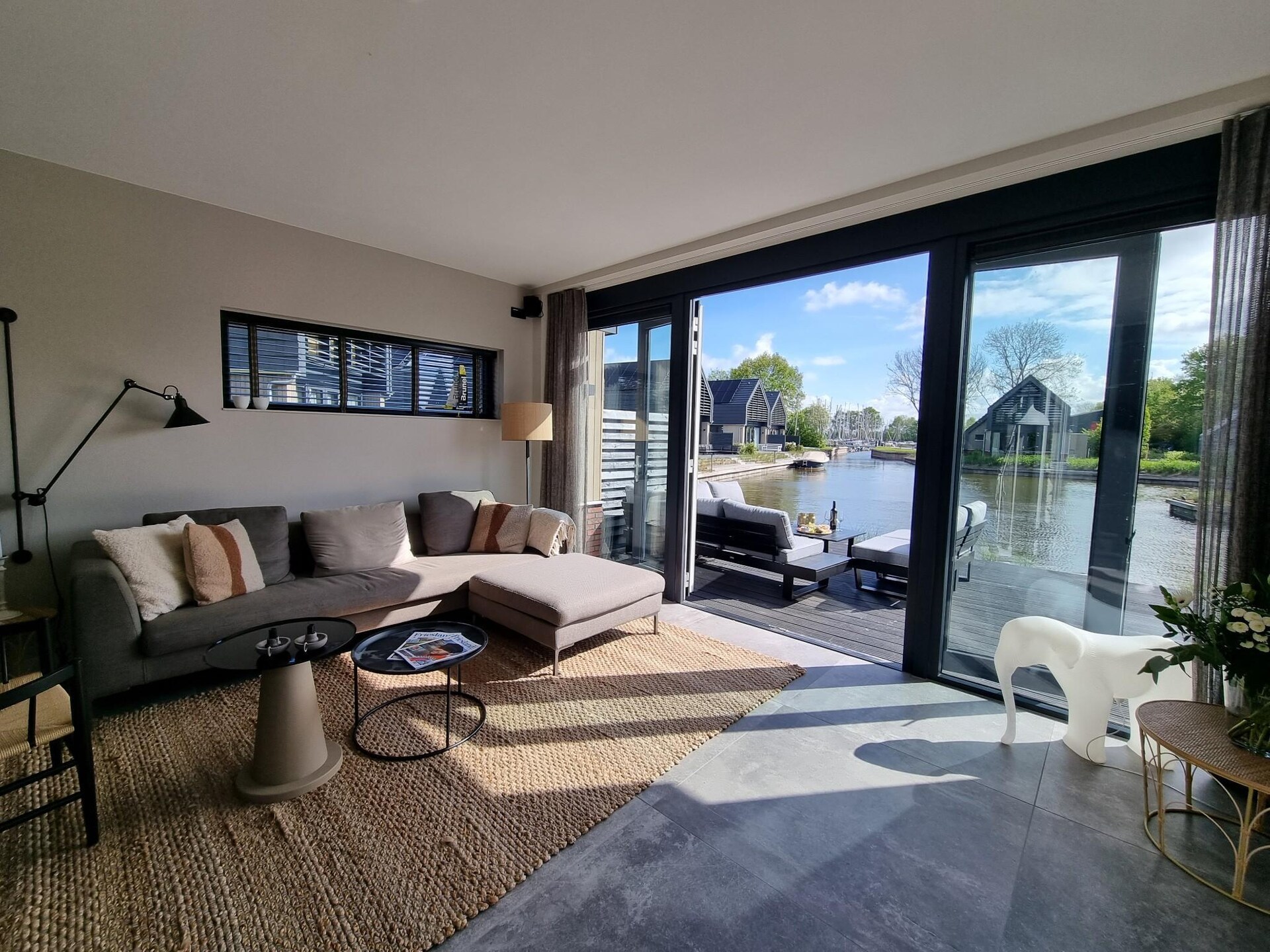 Watervilla Fiiftjin: luxe verblijf met aanlegsteiger aan het Slotermeer - foto 3