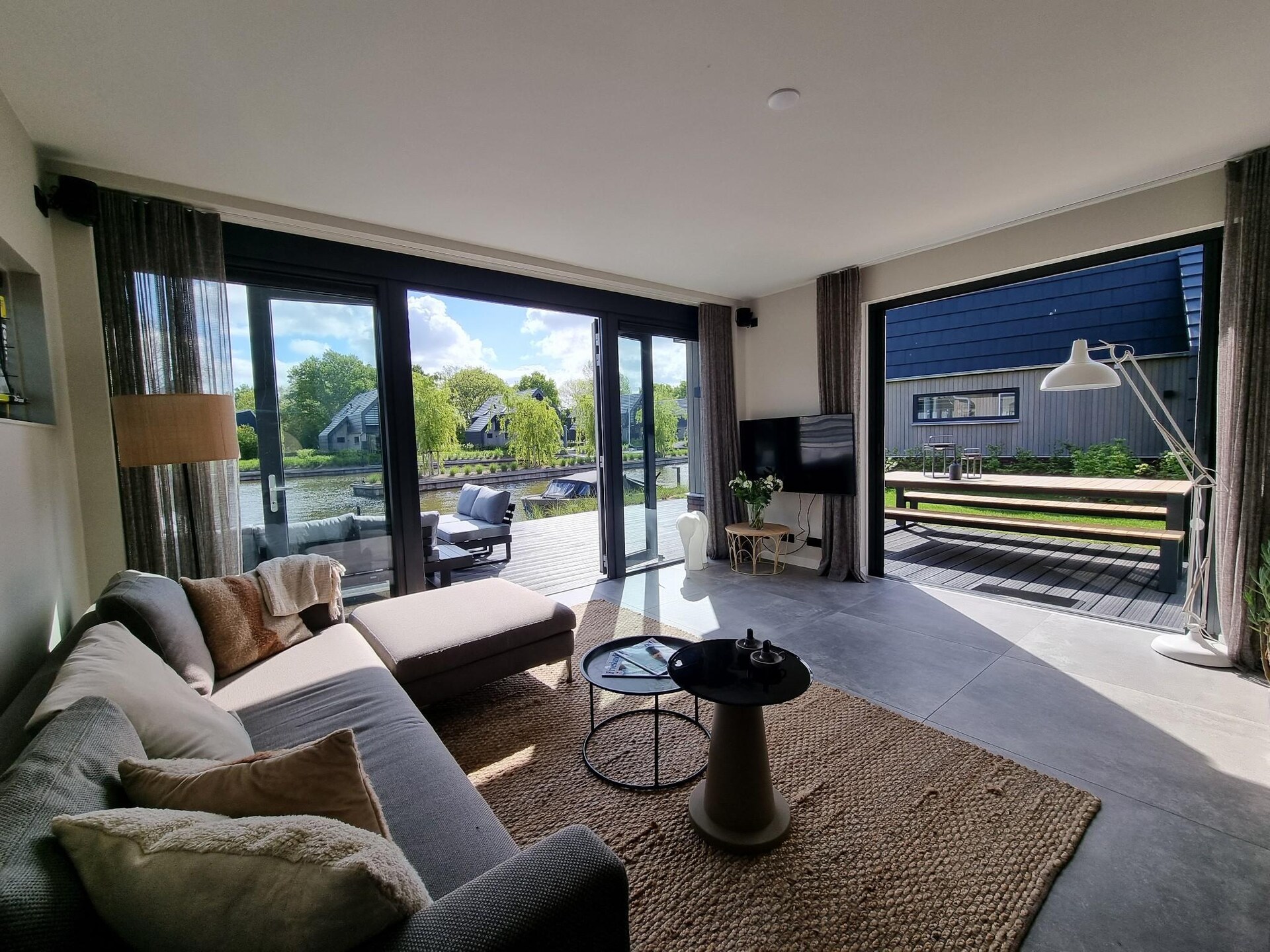 Watervilla Fiiftjin: luxe verblijf met aanlegsteiger aan het Slotermeer - foto 4