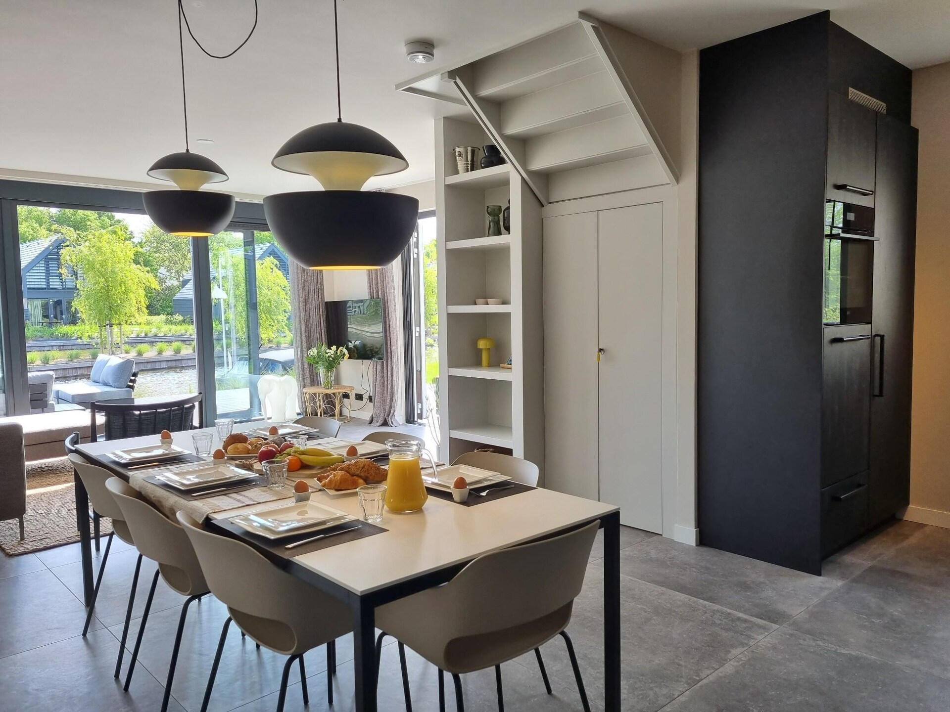 Watervilla Fiiftjin: luxe verblijf met aanlegsteiger aan het Slotermeer - foto 9