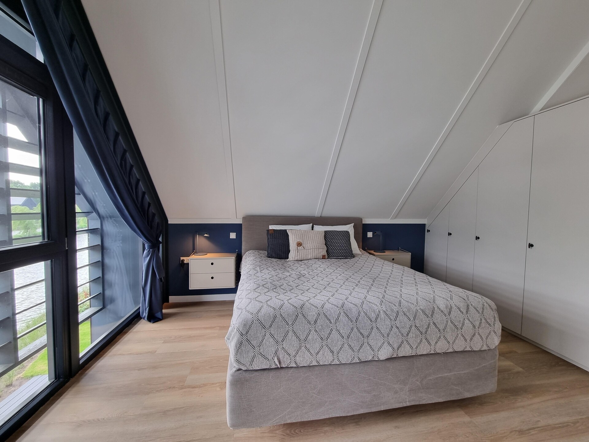 Watervilla Fiiftjin: luxe verblijf met aanlegsteiger aan het Slotermeer - foto 12