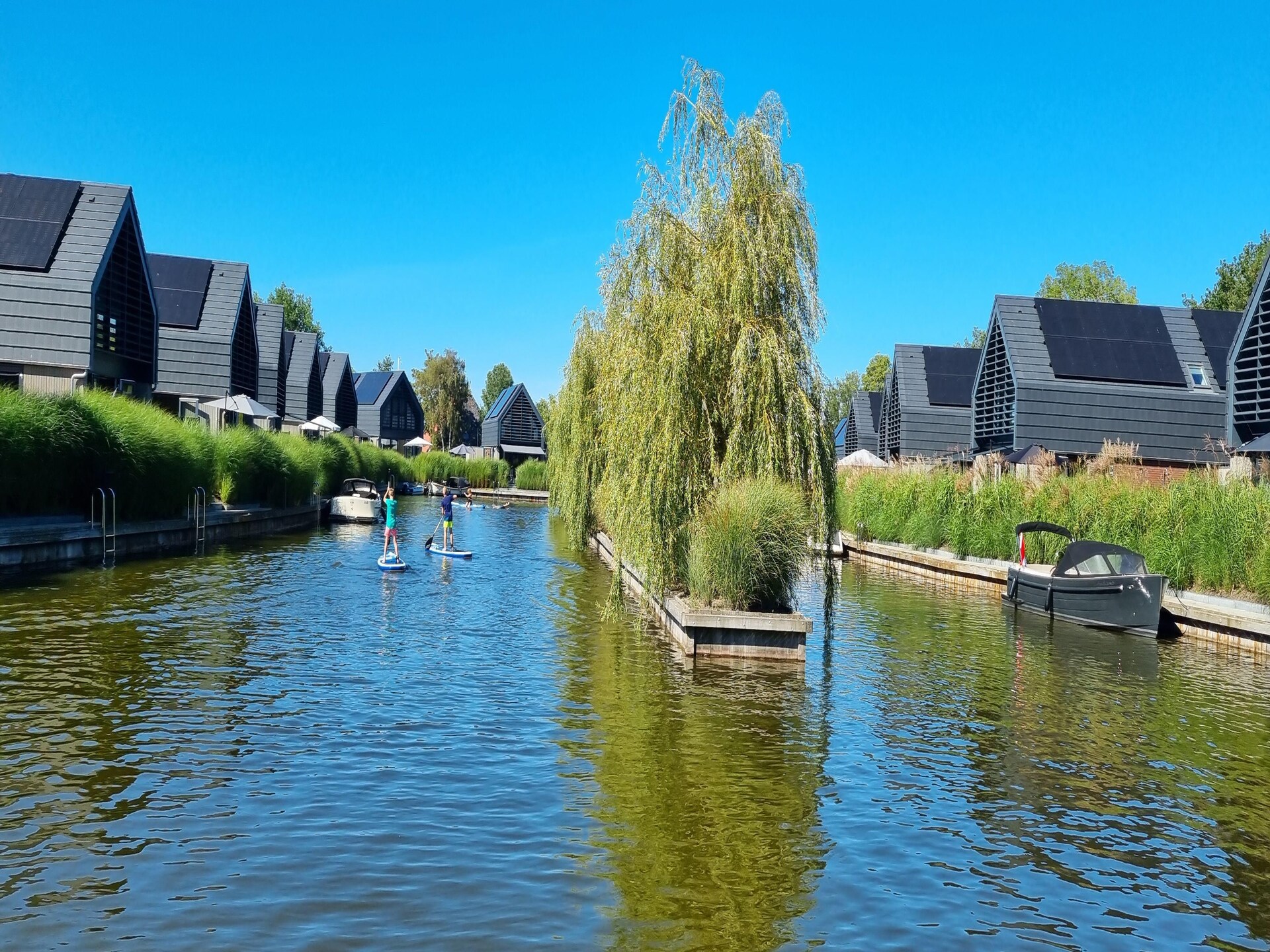 Watervilla Fiiftjin: luxe verblijf met aanlegsteiger aan het Slotermeer - foto 2