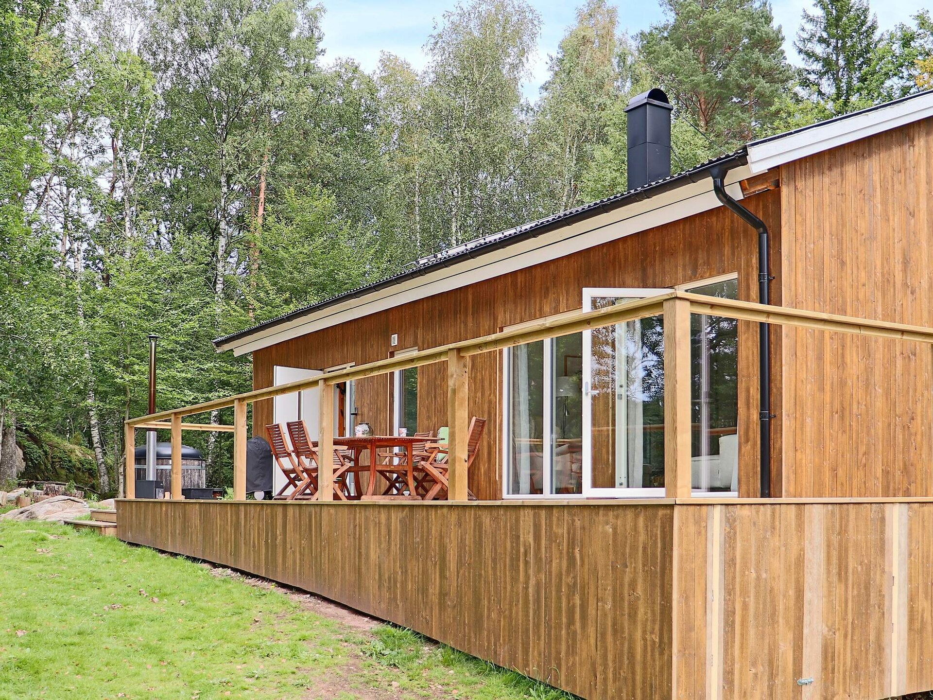 Vrijstaand vakantiehuis met houtgestookte whirlpool nabij golfbaan in Knäred - foto 2