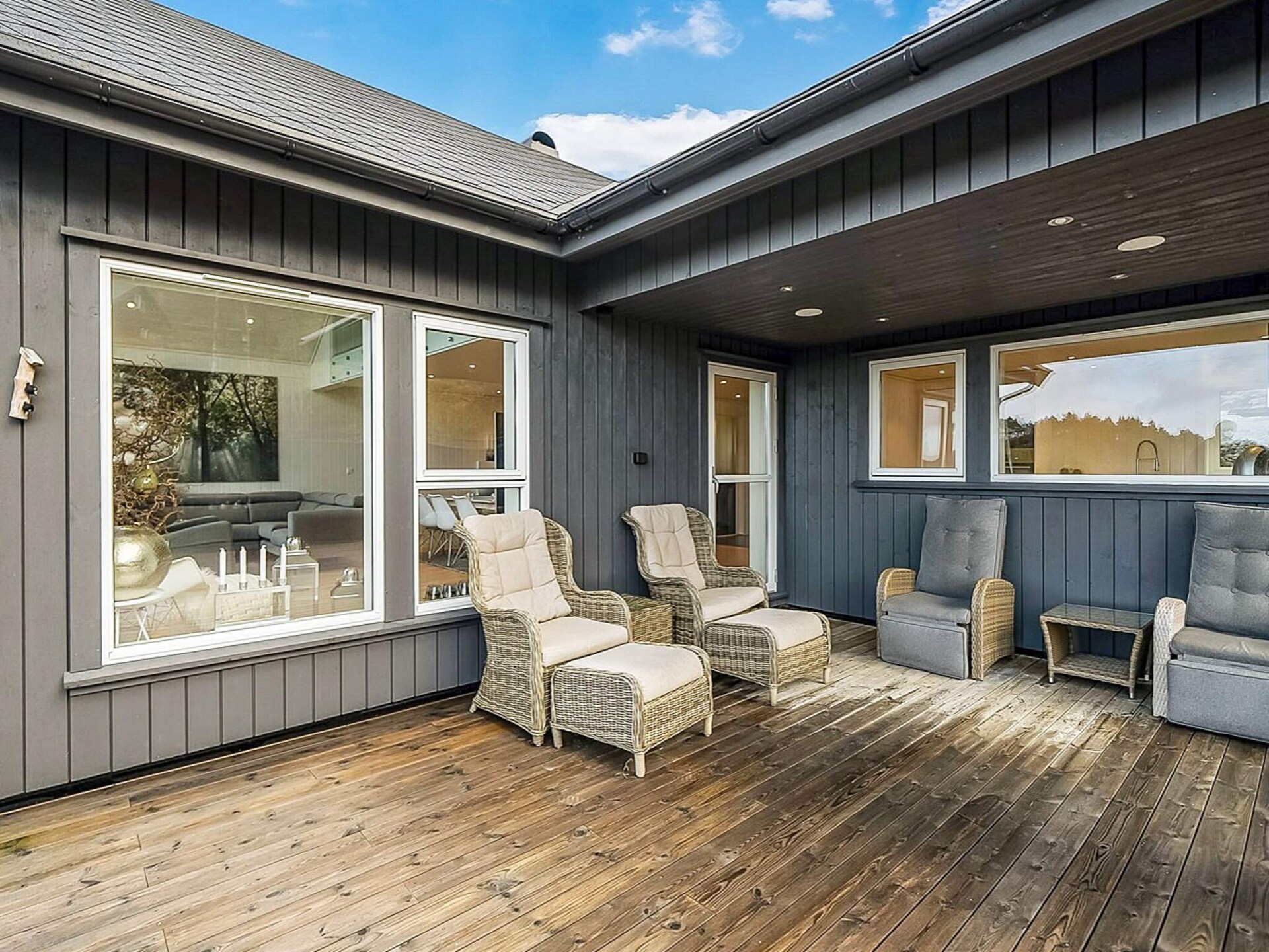 Modern vakantiehuis met zeezicht en grote terras in Lyngdal - foto 6