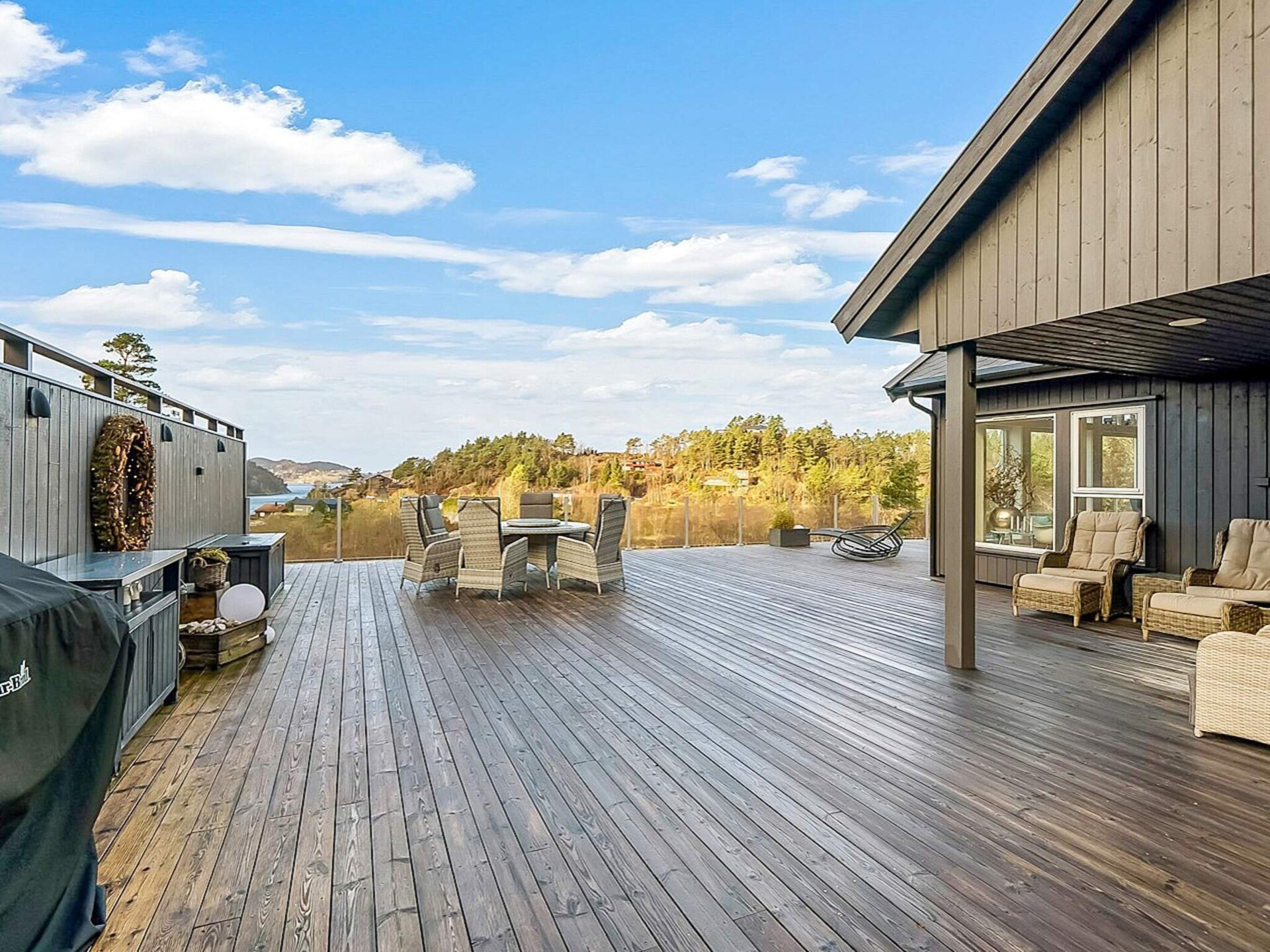 Modern vakantiehuis met zeezicht en grote terras in Lyngdal - foto 11