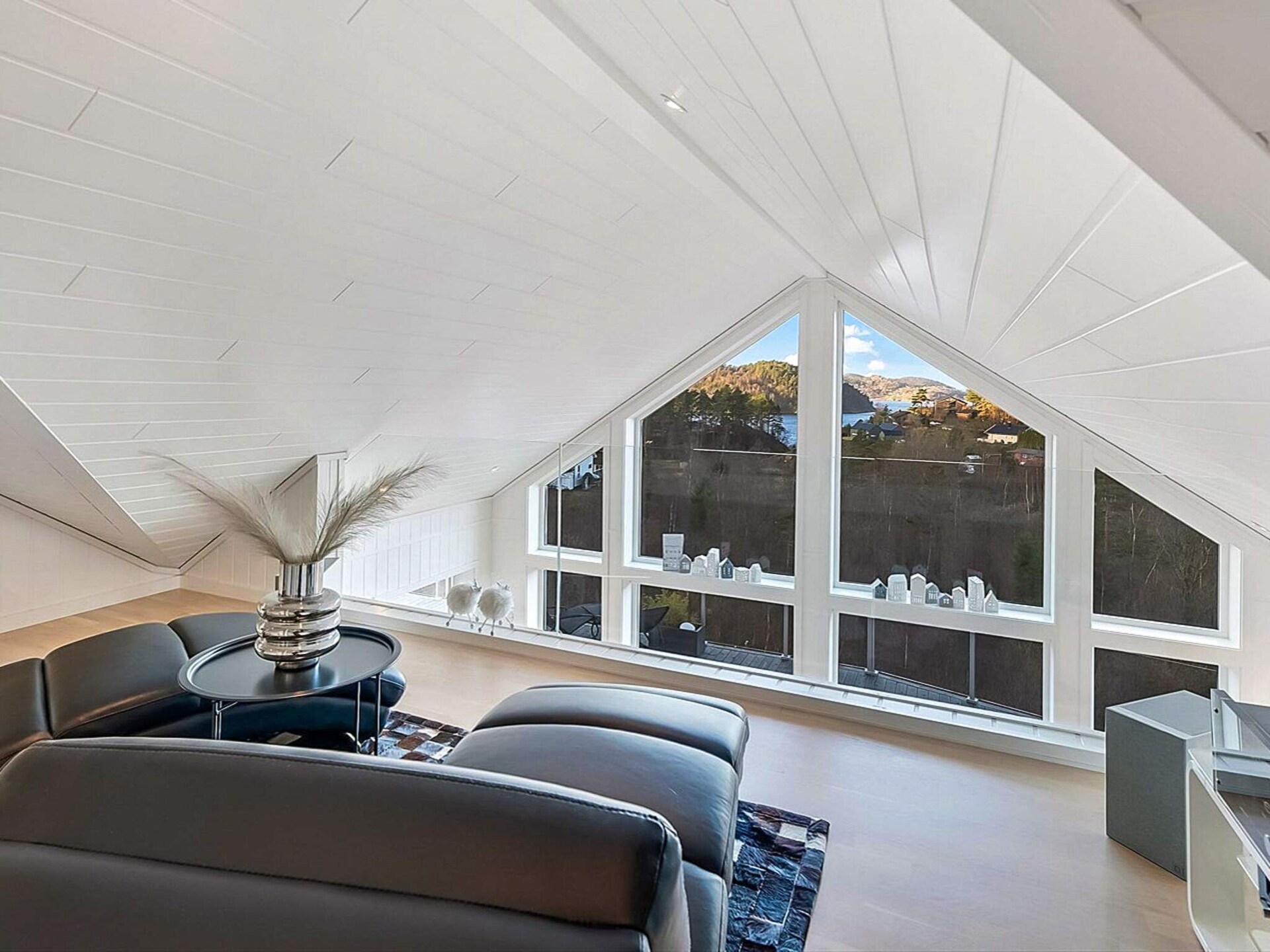 Modern vakantiehuis met zeezicht en grote terras in Lyngdal - foto 27