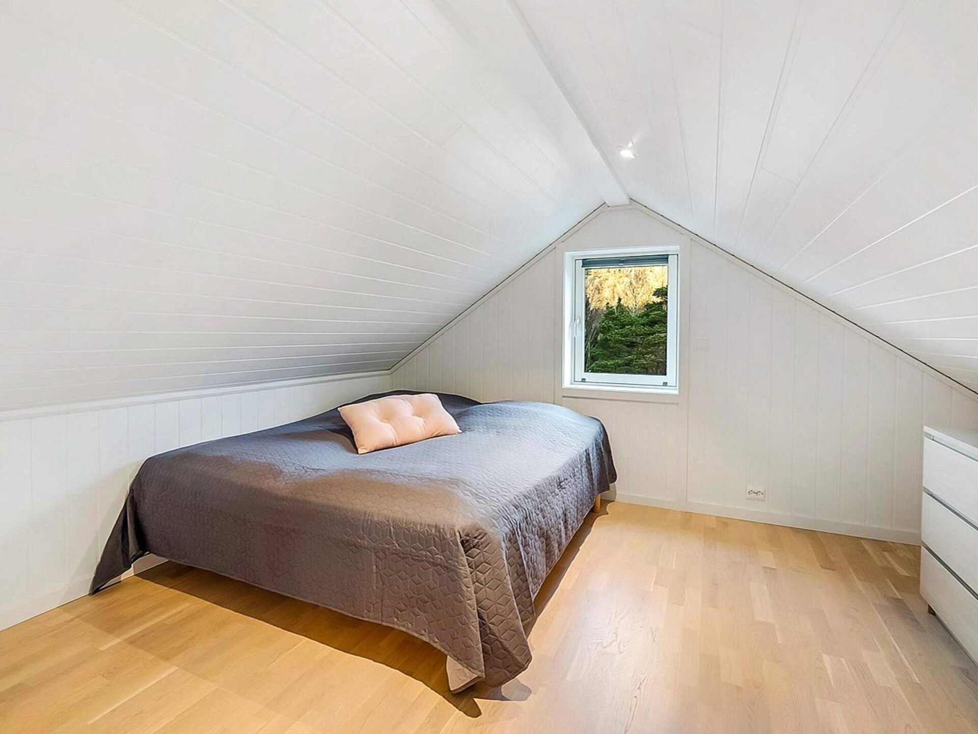 Modern vakantiehuis met zeezicht en grote terras in Lyngdal - foto 31