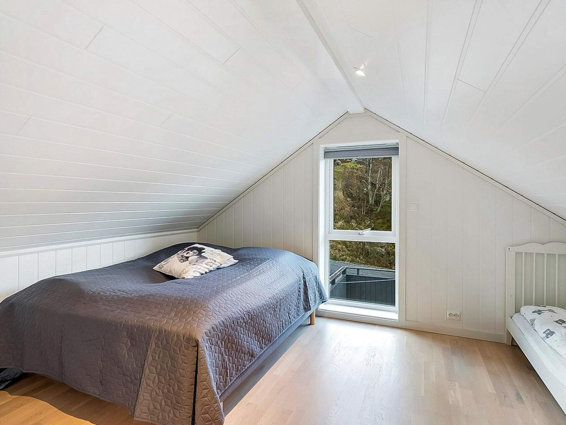 Modern vakantiehuis met zeezicht en grote terras in Lyngdal - foto 32