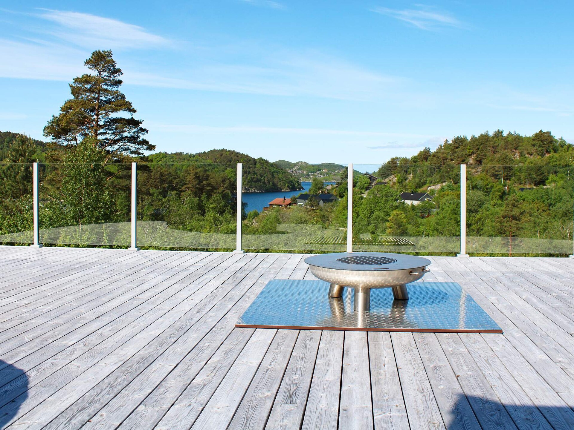 Modern vakantiehuis met zeezicht en grote terras in Lyngdal - foto 35