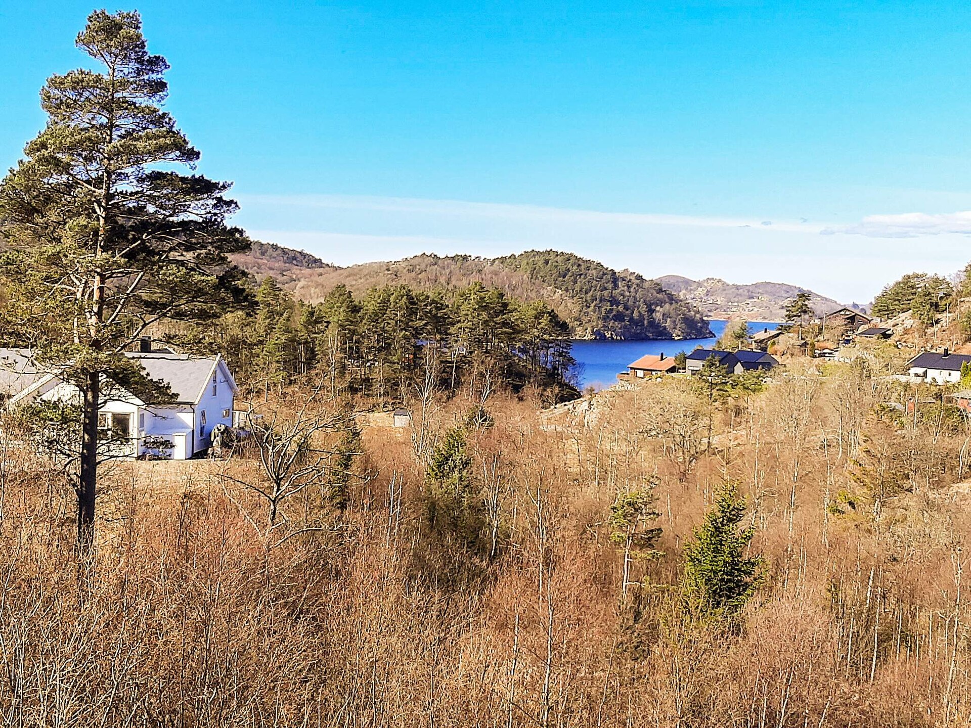 Modern vakantiehuis met zeezicht en grote terras in Lyngdal - foto 38