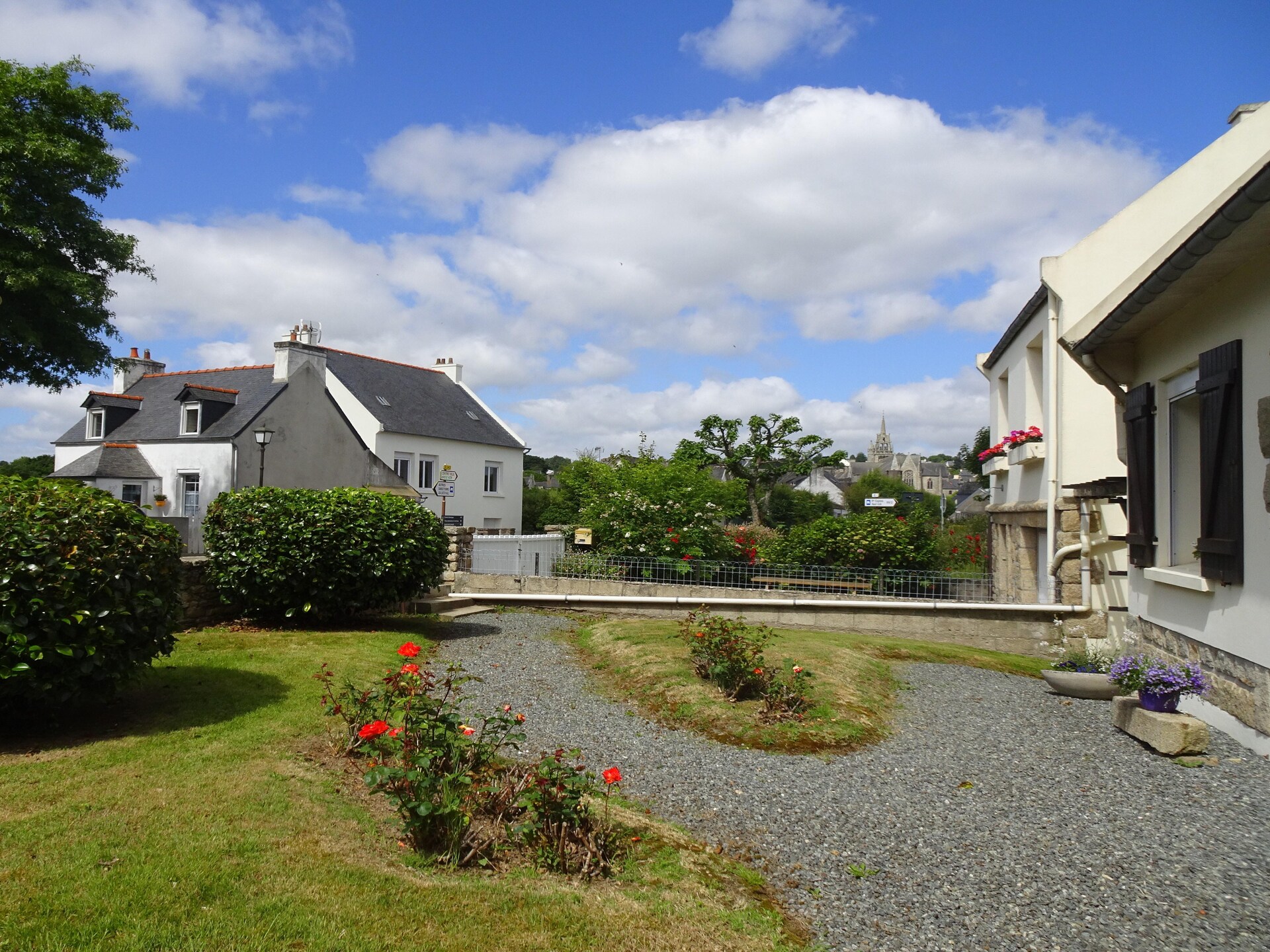 Authentiek vakantiehuis in Guerlesquin met grote tuin, nabij meer en strand - foto 13