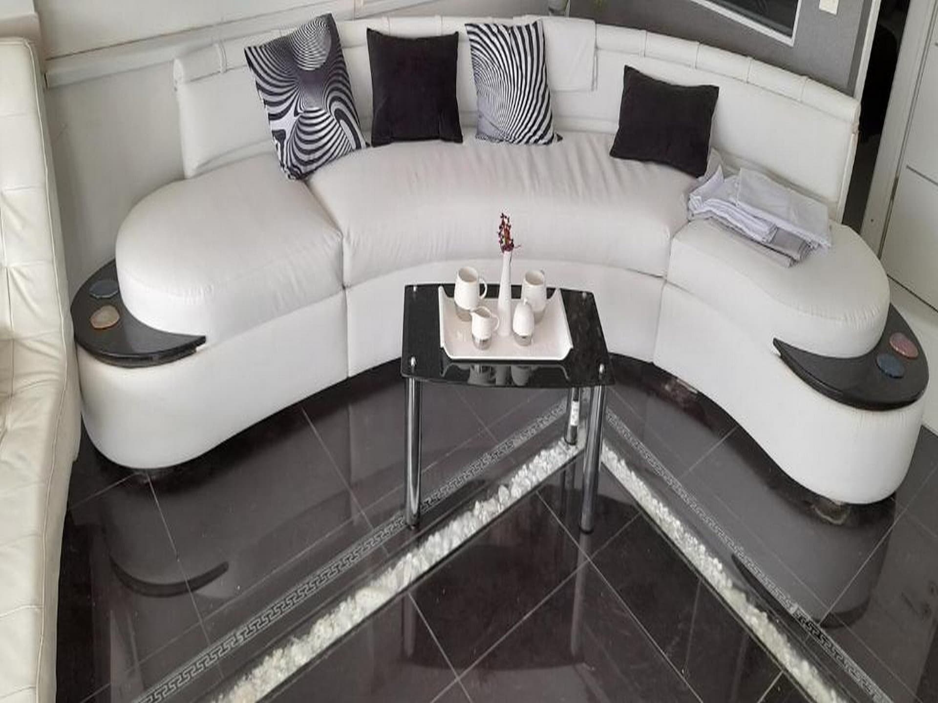 Appartement OM: Zeezicht & Balkon op 20m van het Strand in Povlja, Brač - foto 8