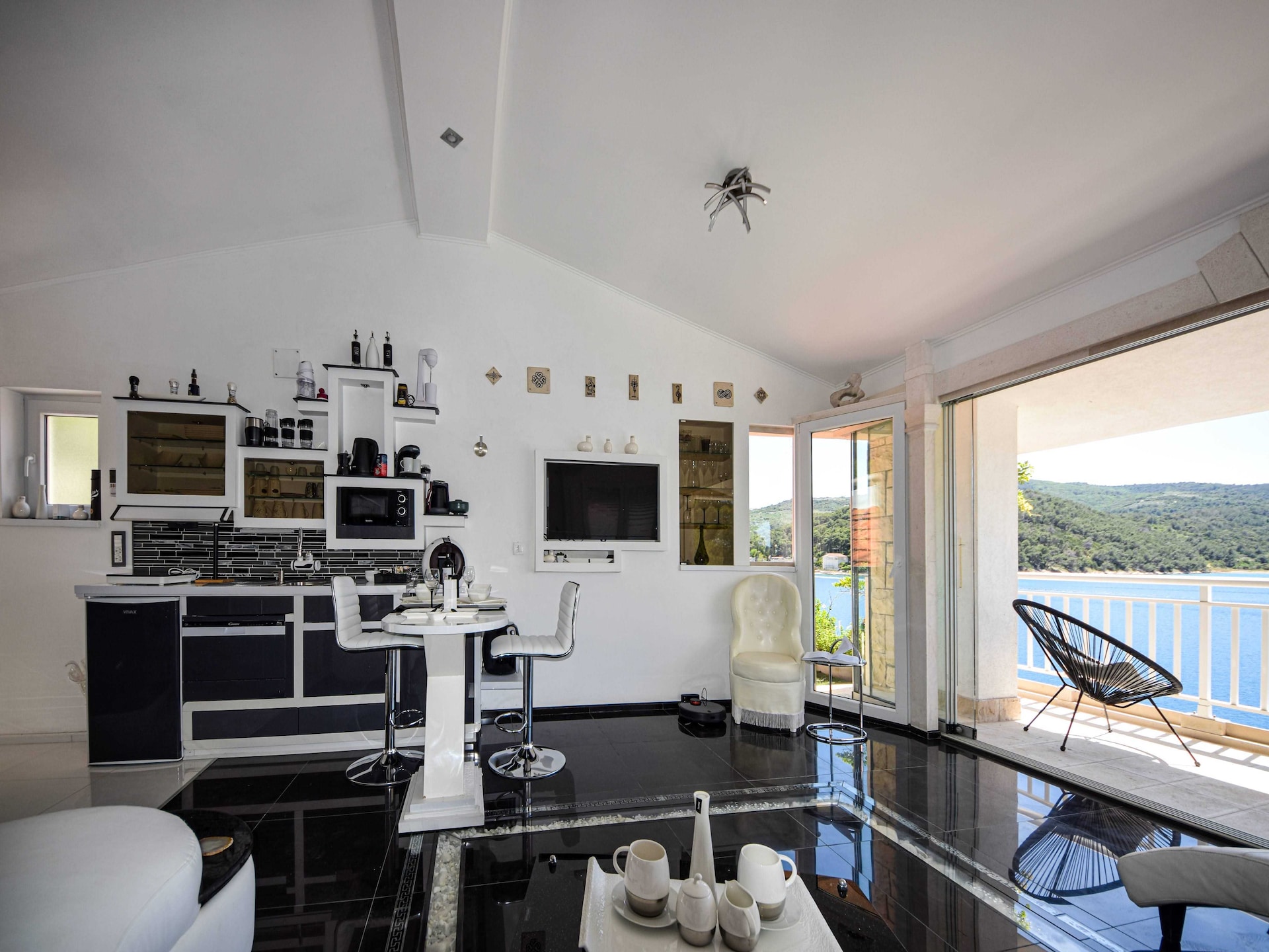Appartement OM: Zeezicht & Balkon op 20m van het Strand in Povlja, Brač - foto 12
