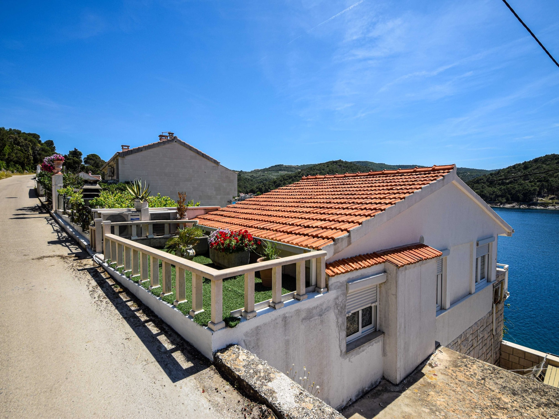 Appartement OM: Zeezicht & Balkon op 20m van het Strand in Povlja, Brač - foto 14