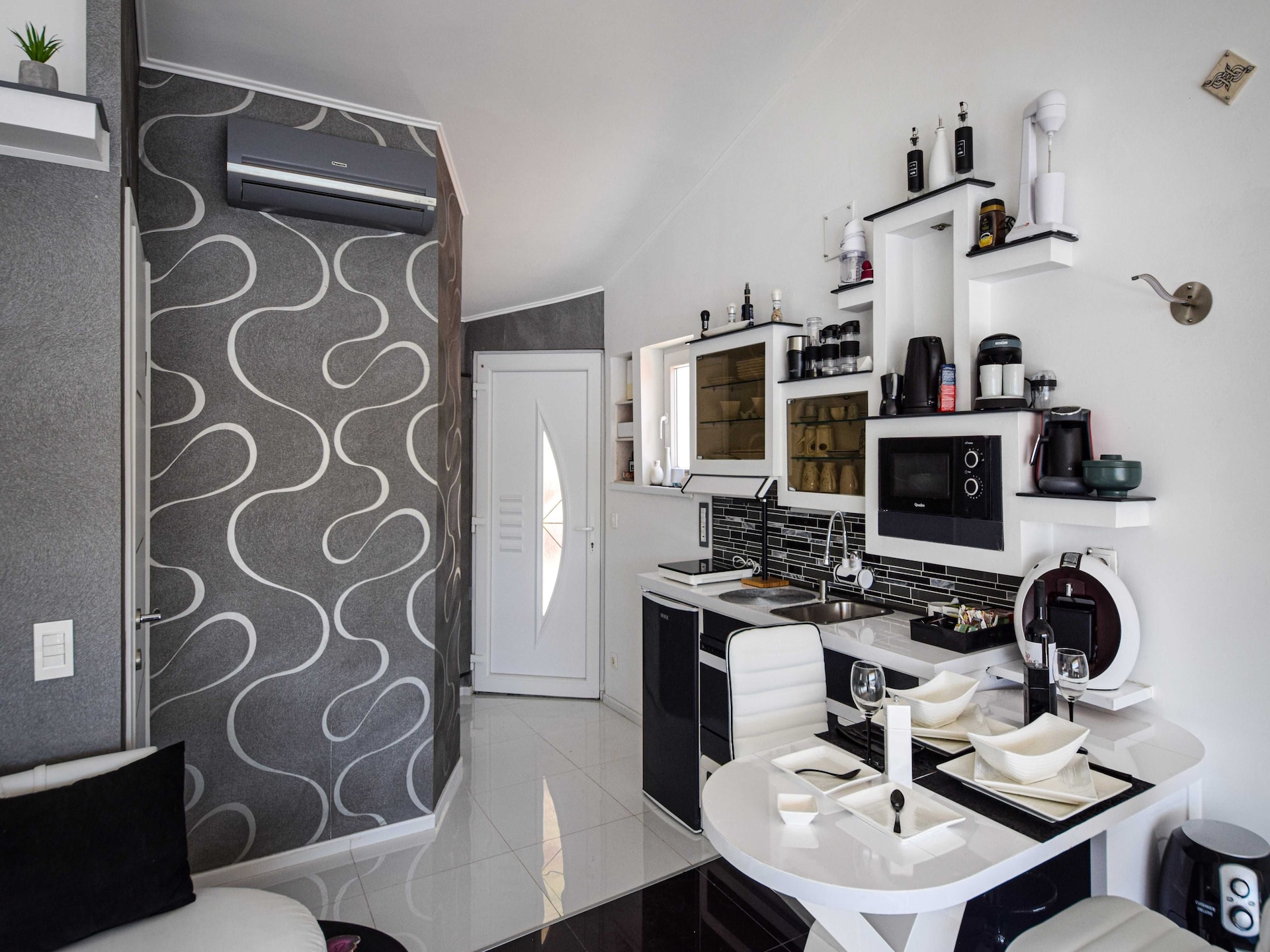 Appartement OM: Zeezicht & Balkon op 20m van het Strand in Povlja, Brač - foto 11