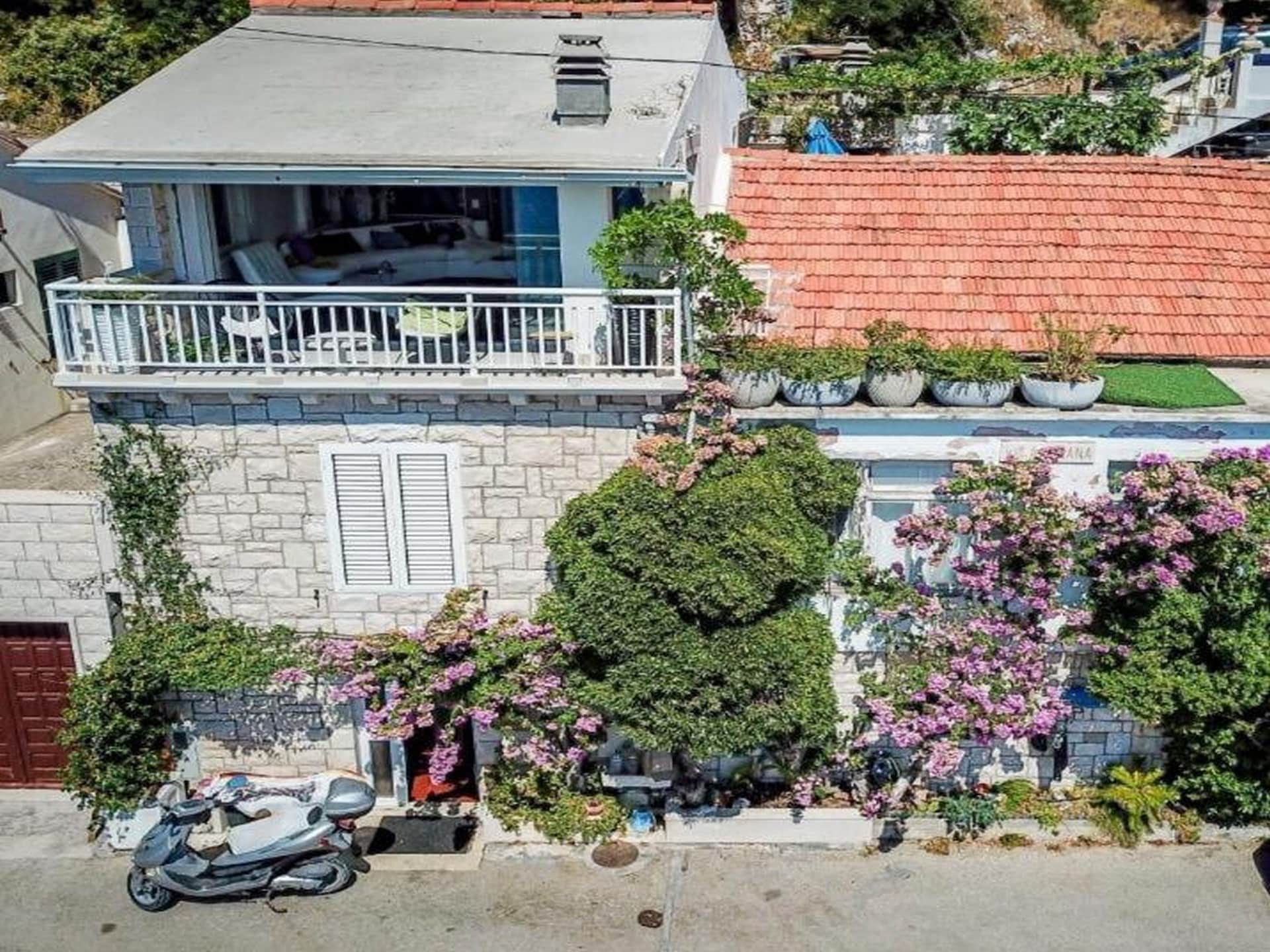 Appartement OM: Zeezicht & Balkon op 20m van het Strand in Povlja, Brač - foto 17