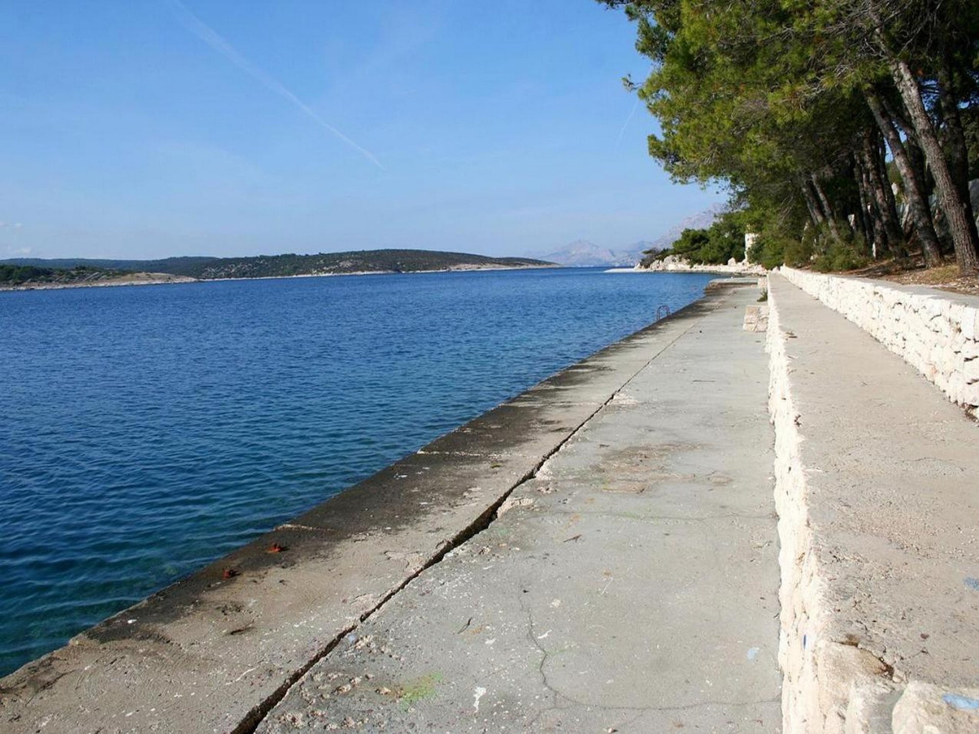Appartement OM: Zeezicht & Balkon op 20m van het Strand in Povlja, Brač - foto 19