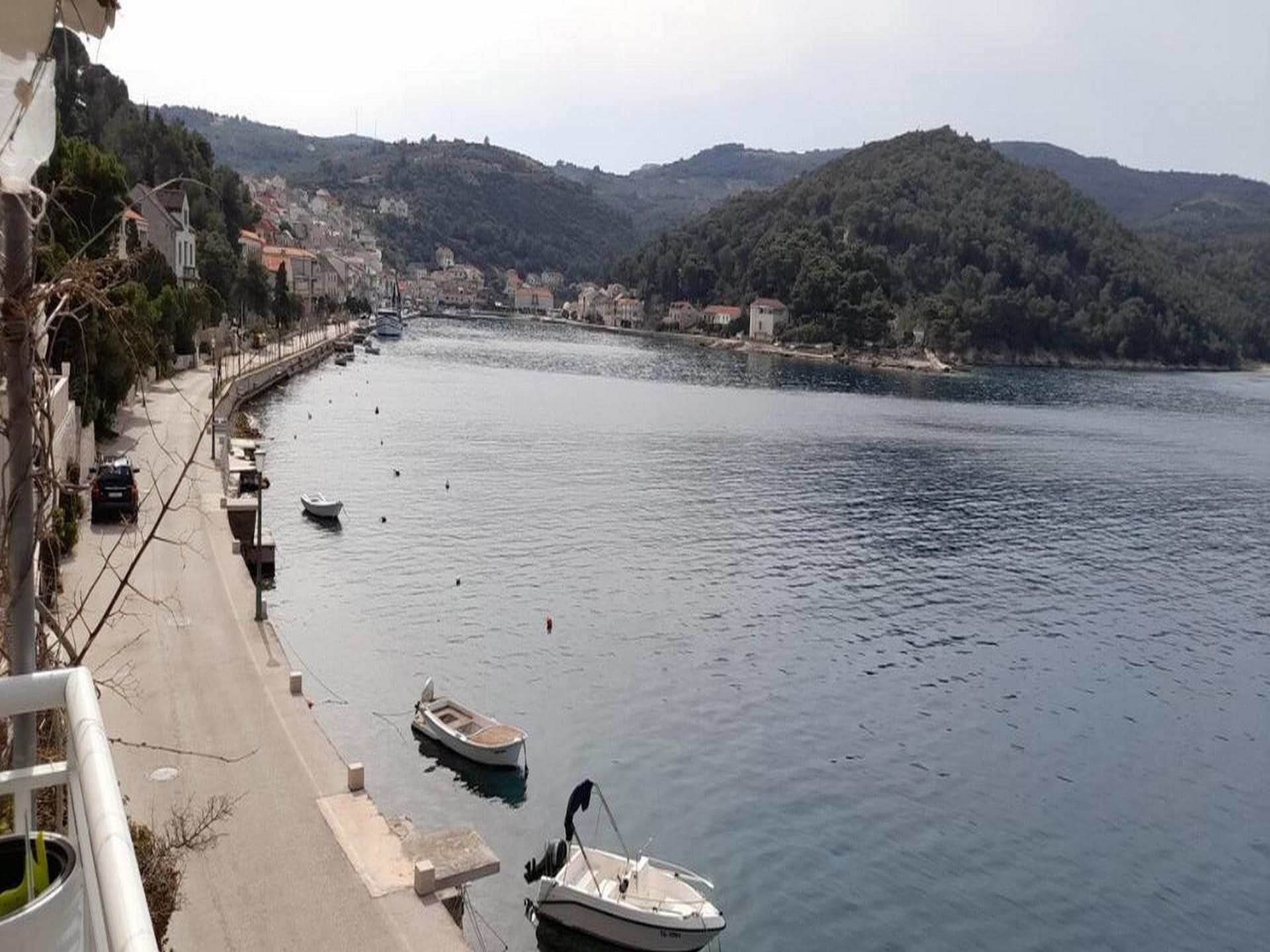 Appartement OM: Zeezicht & Balkon op 20m van het Strand in Povlja, Brač - foto 24