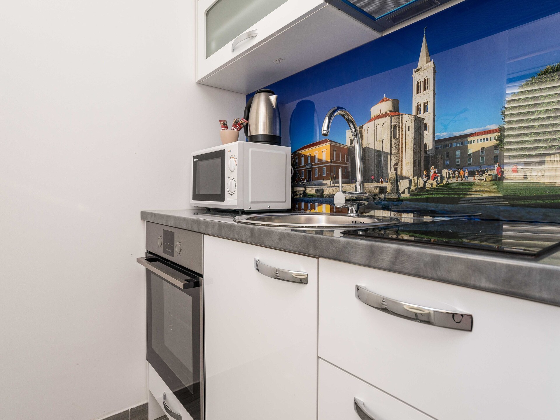 Studio Roberta in Zadar: knus appartement met balkon, vlakbij het strand - foto 1