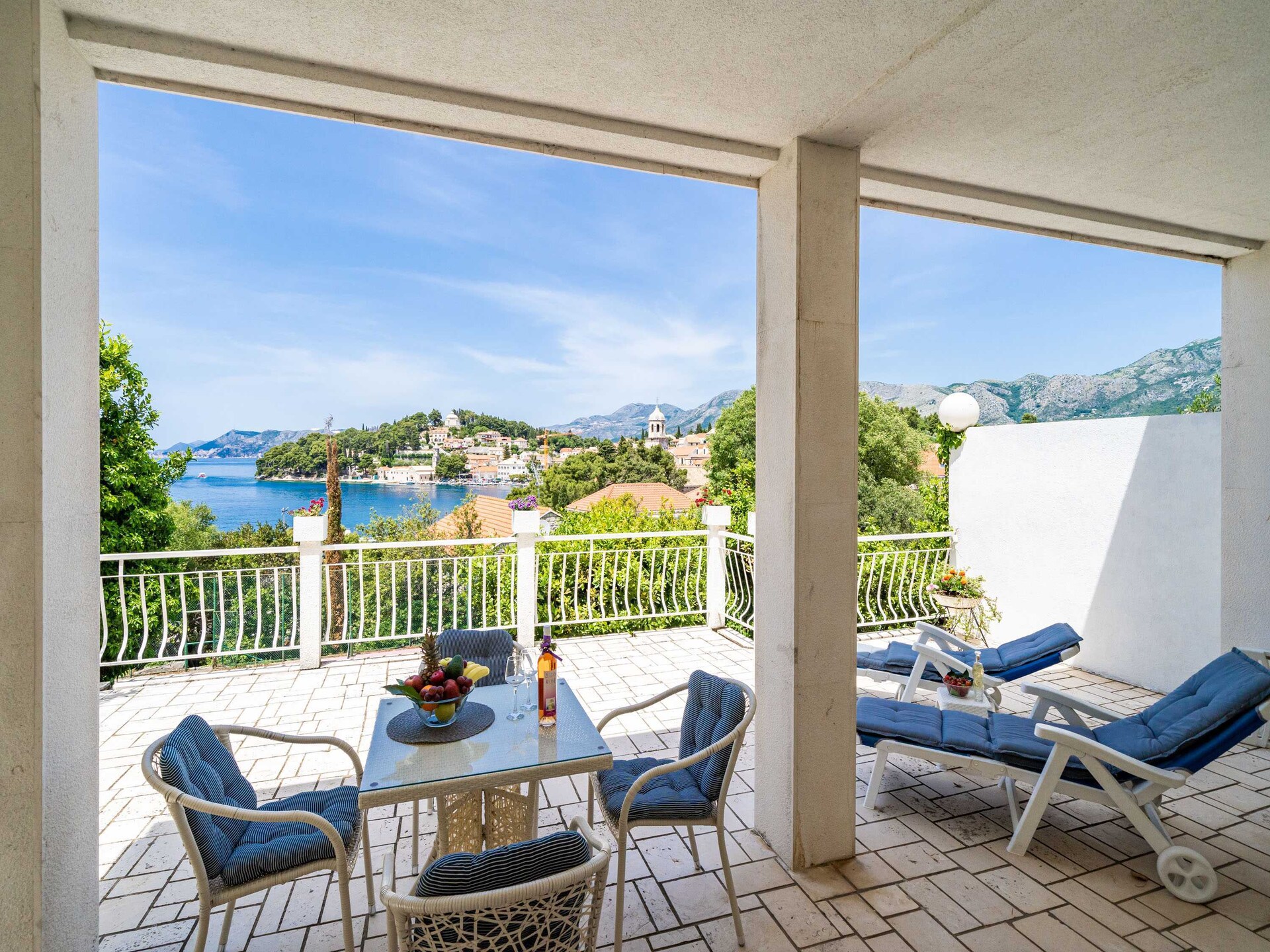 Ruim appartement met zeezicht en terras op 100 meter van het strand in Cavtat - foto 1