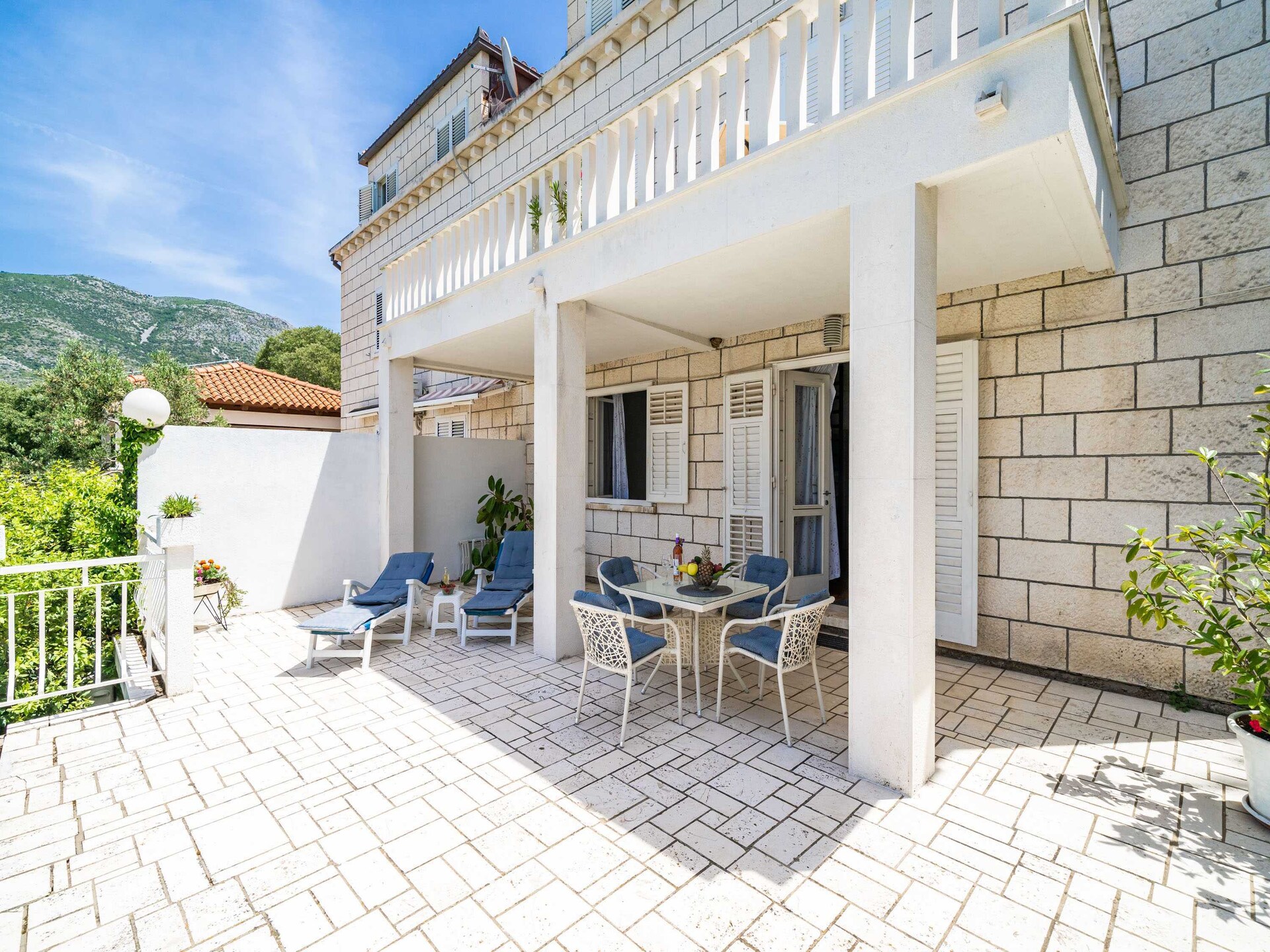 Ruim appartement met zeezicht en terras op 100 meter van het strand in Cavtat - foto 53