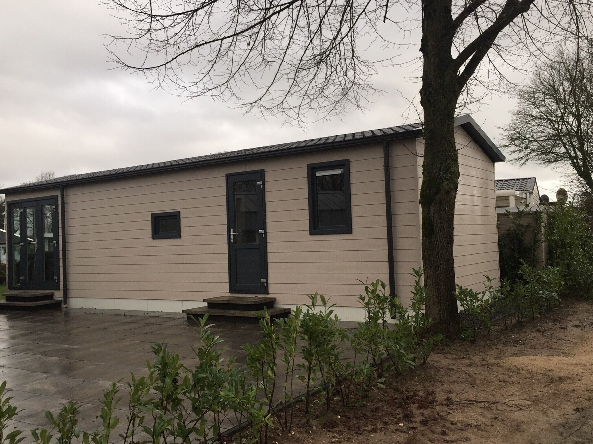Vrijstaand chalet op Recreatiepark Rhederlaagse Meren in Lathum - foto 11