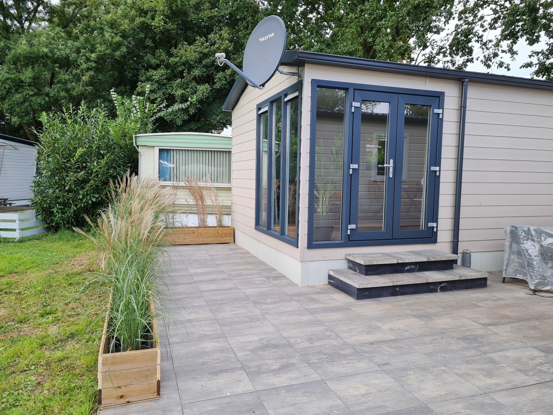 Vrijstaand chalet op Recreatiepark Rhederlaagse Meren in Lathum - foto 14