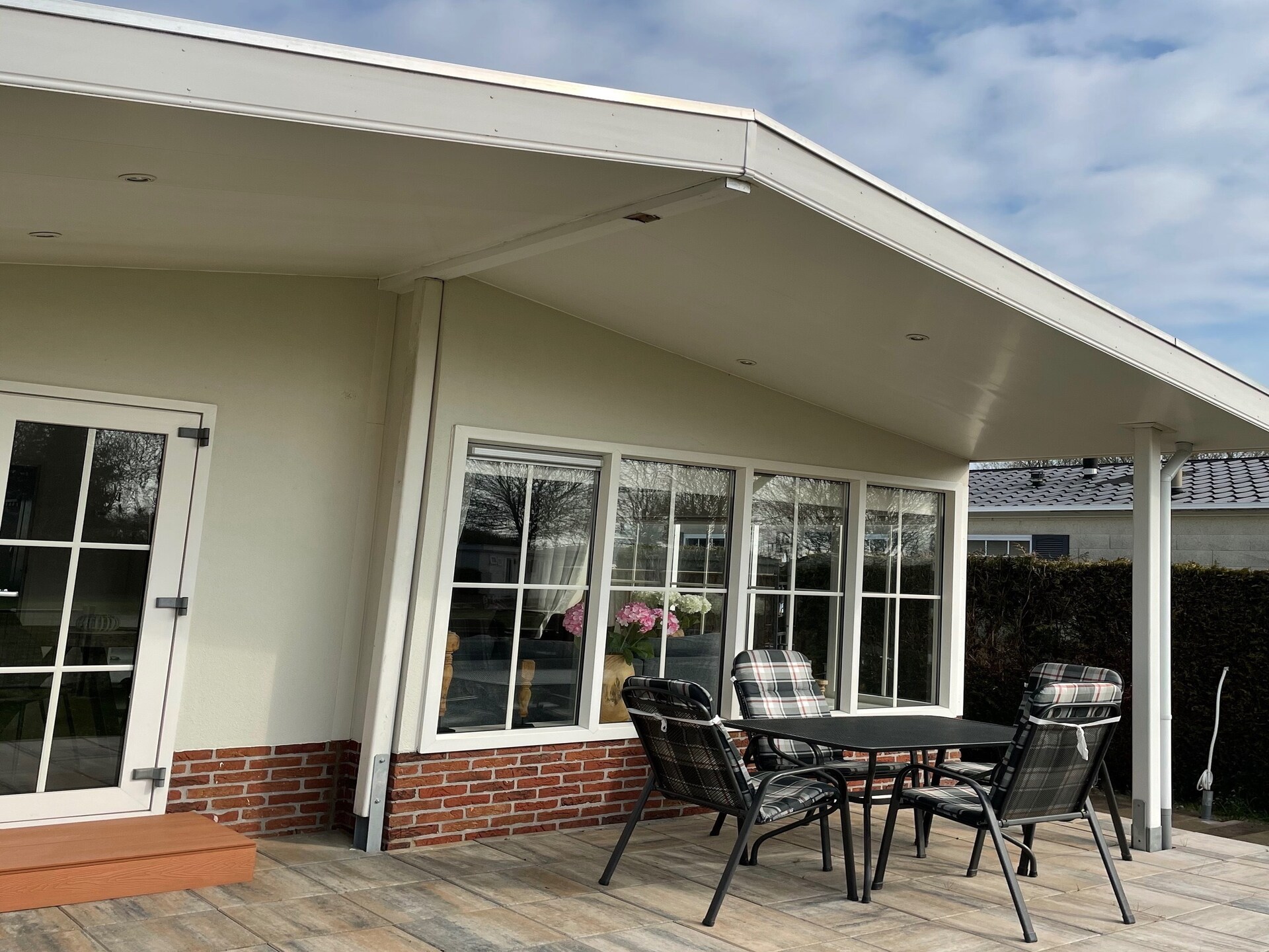 Vrijstaand chalet op Recreatiepark Rhederlaagse Meren in Lathum - foto 4